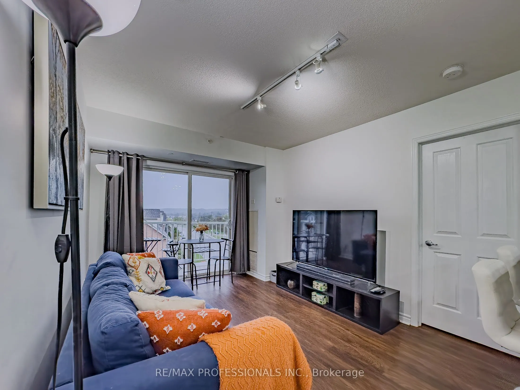 8 Harris Street, #422