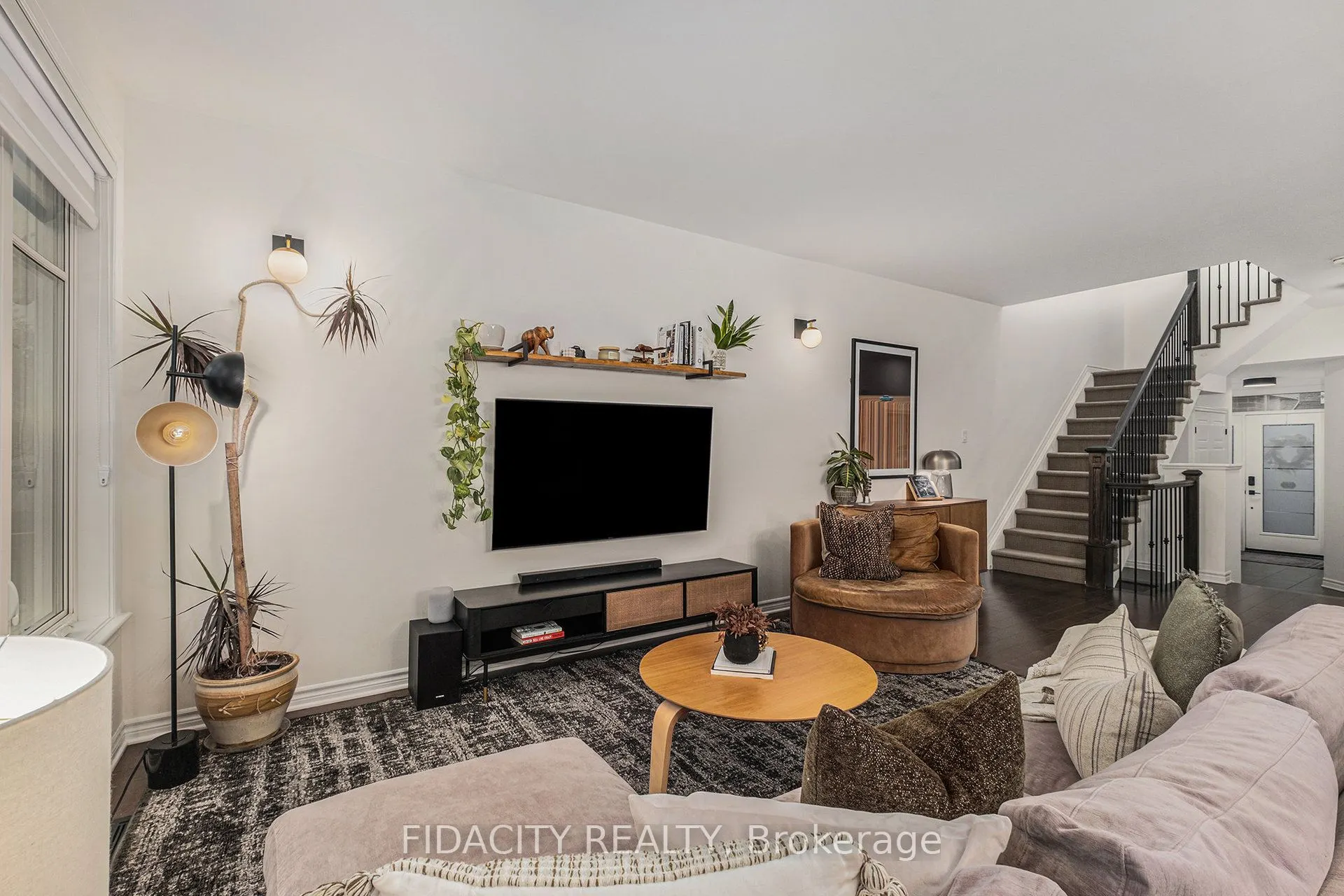 648 Vivera Place