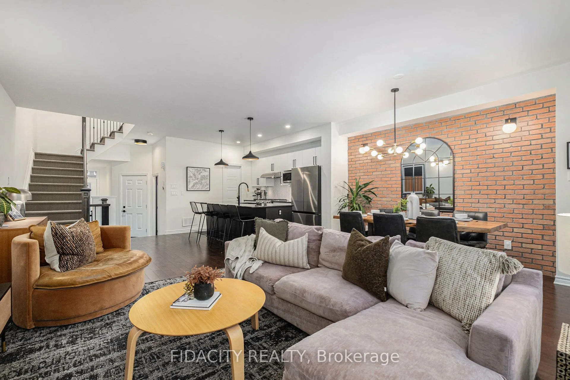 648 Vivera Place