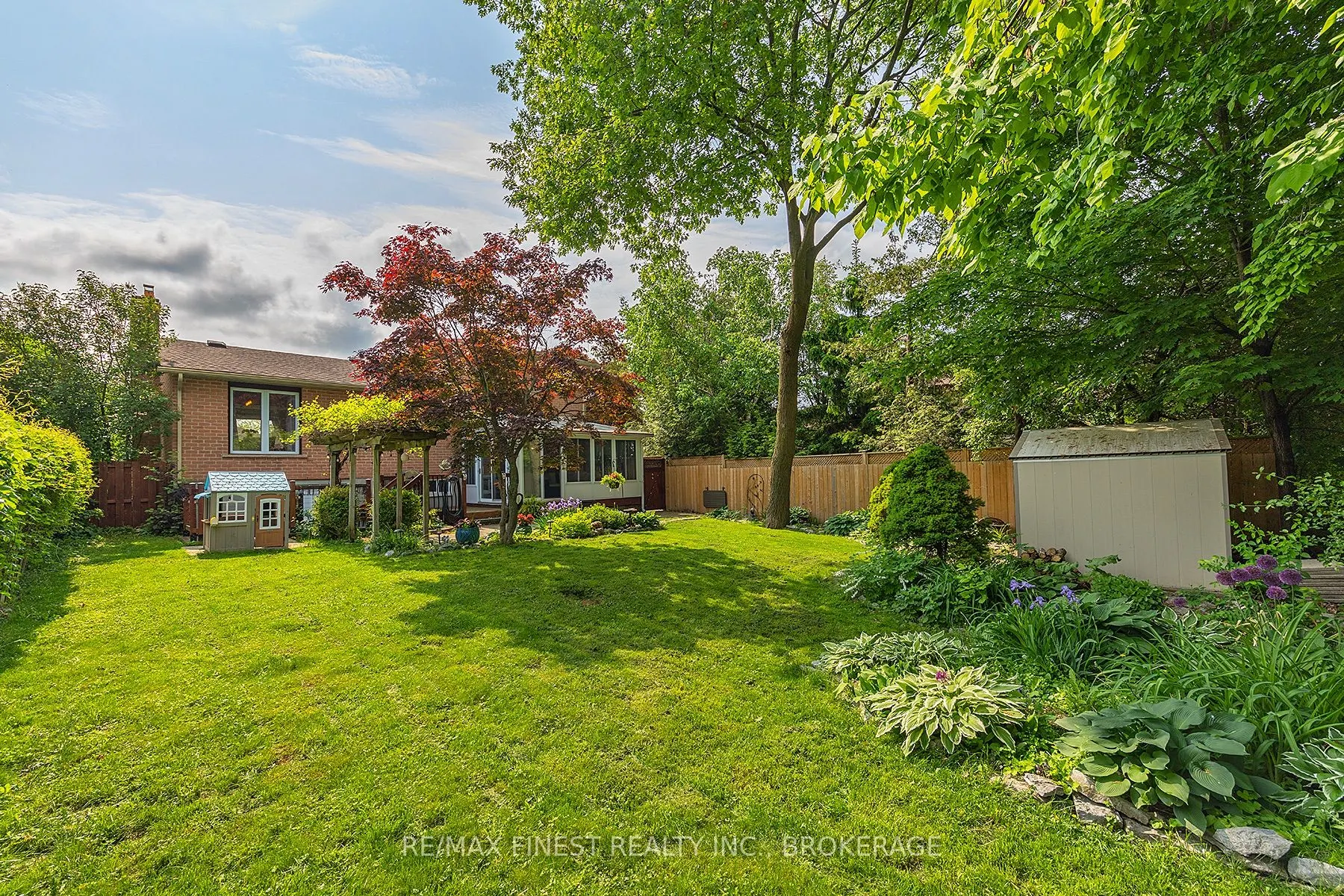 1059 Pembridge Crescent