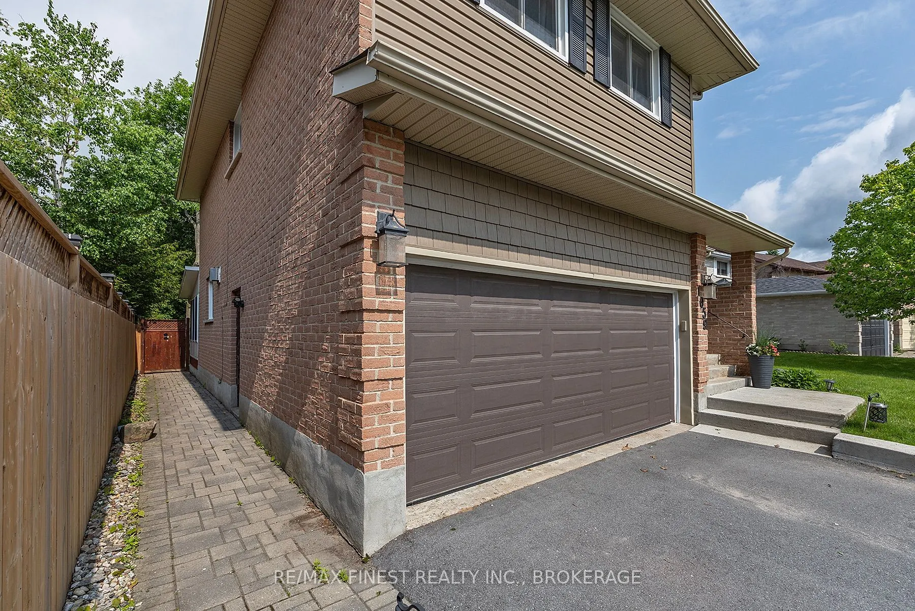 1059 Pembridge Crescent