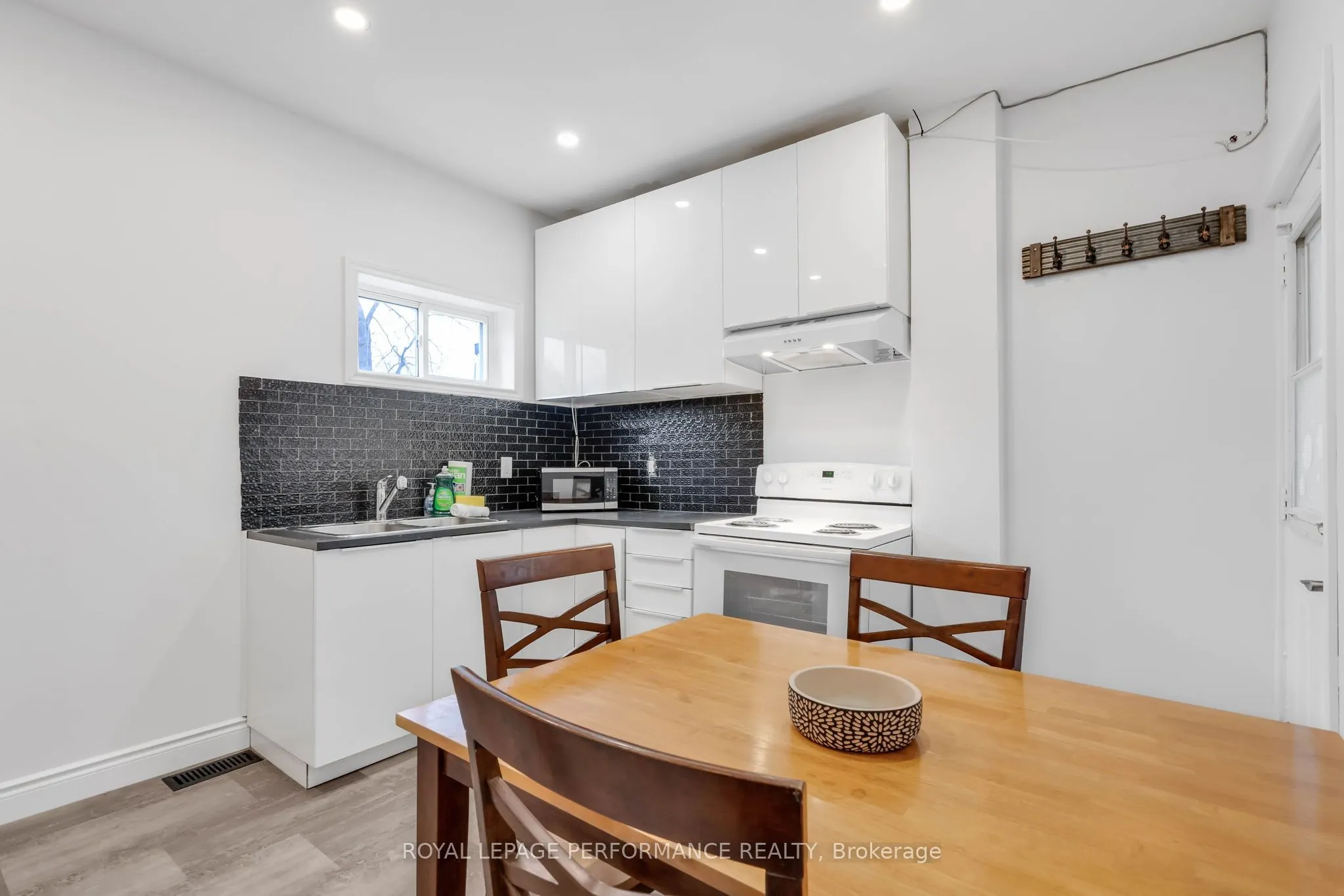 123 PAMILLA Street, #4