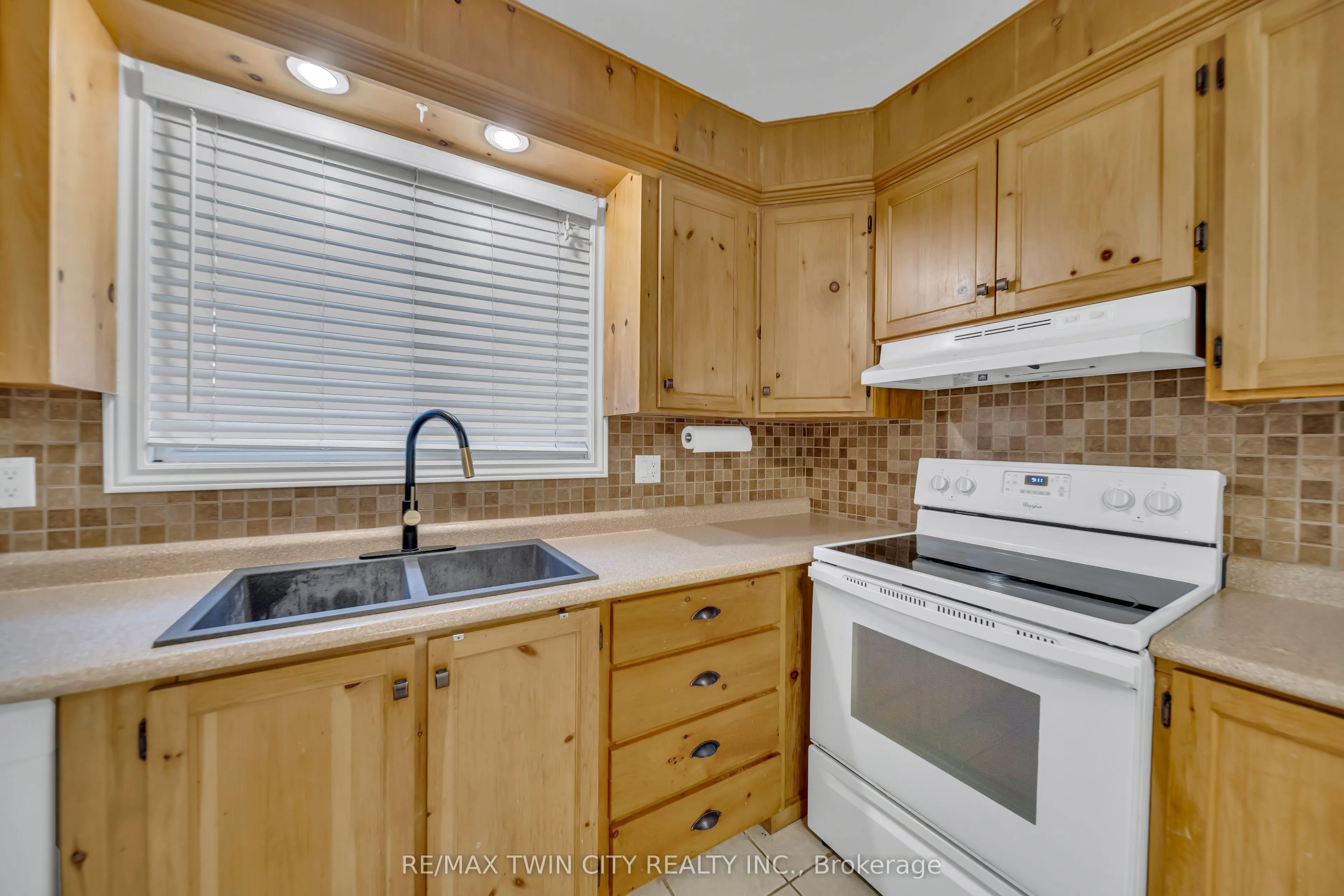 88 Glen Lake Crescent