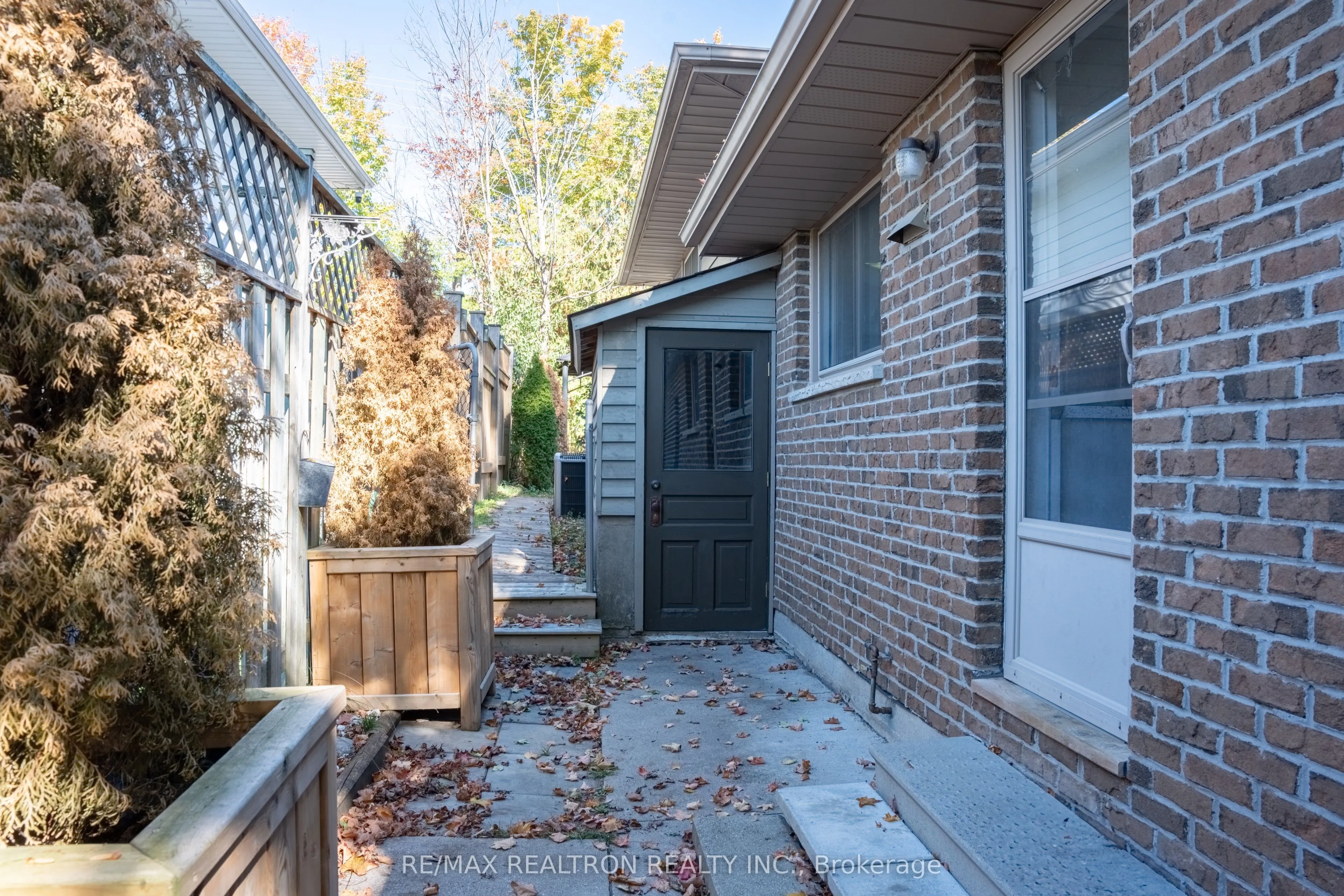 323 Lindan Avenue