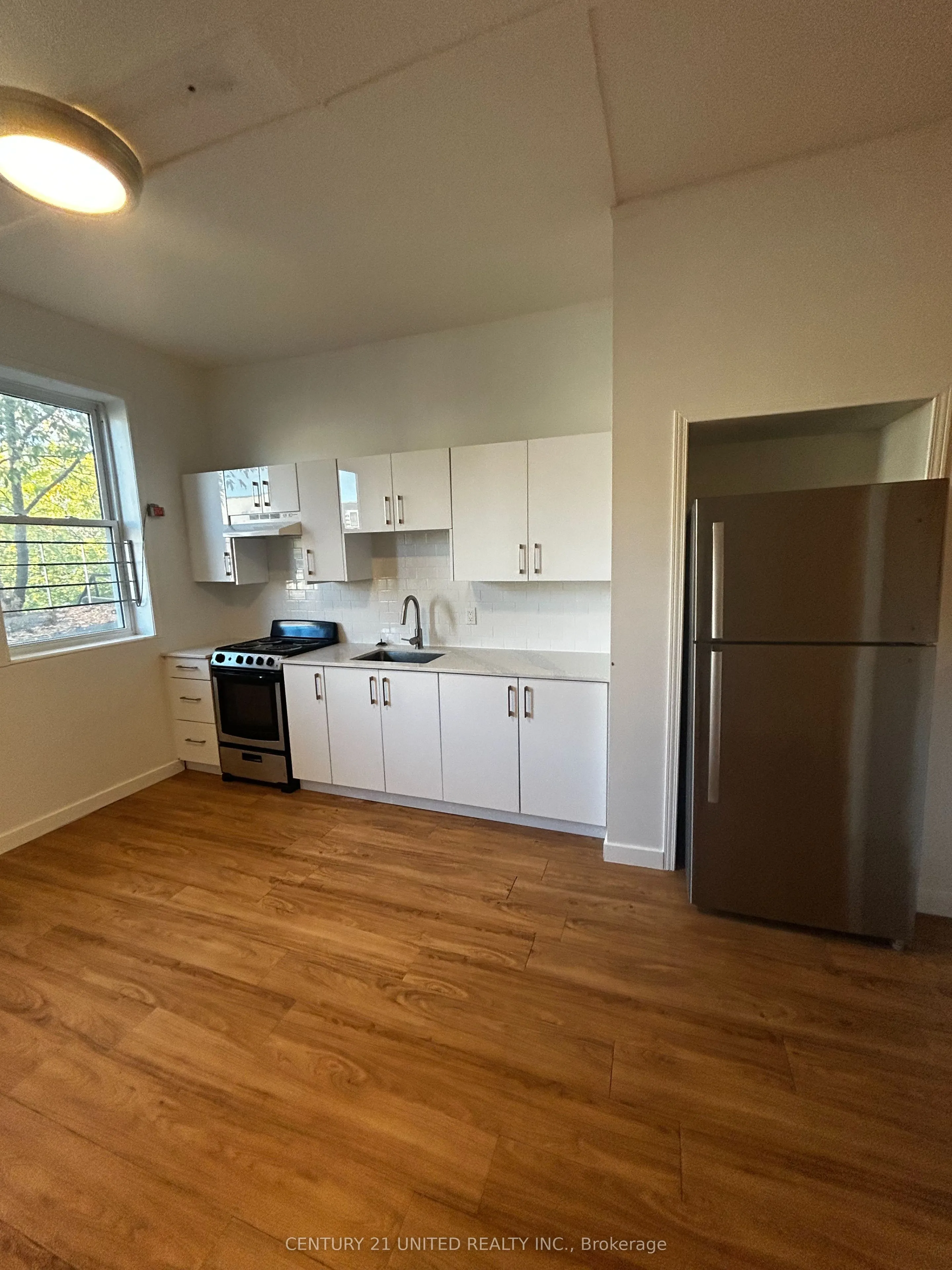 174.5 Hunter Street W, #2
