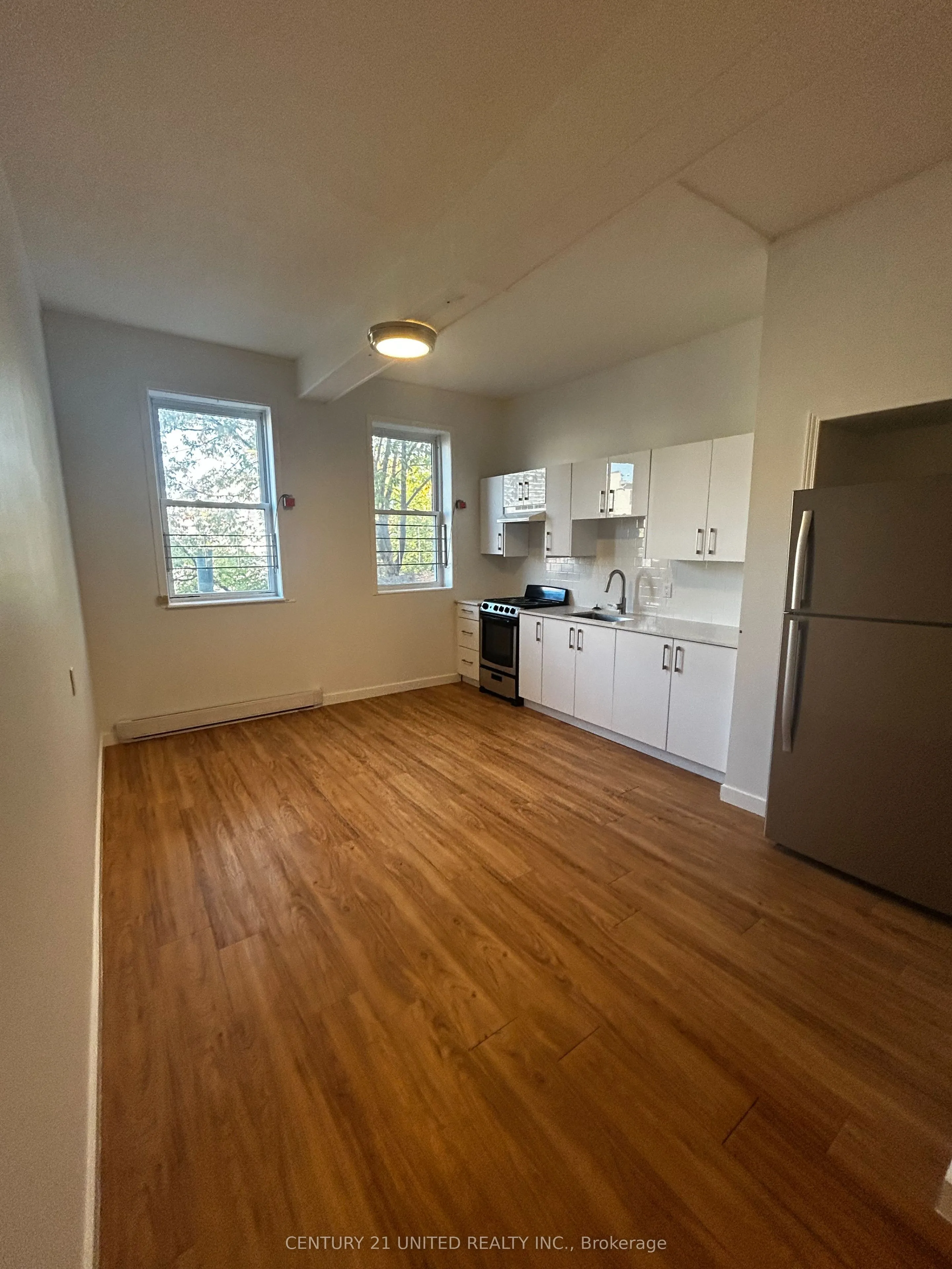 174.5 Hunter Street W, #2