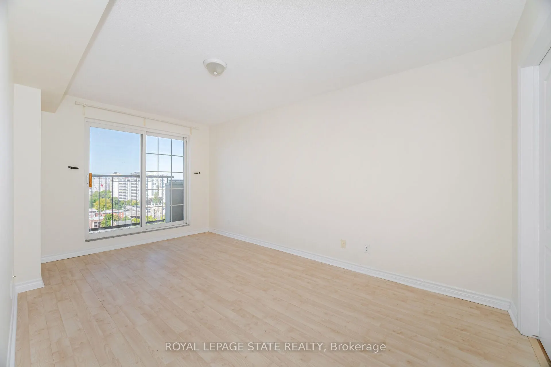 135 James Street S, #1605