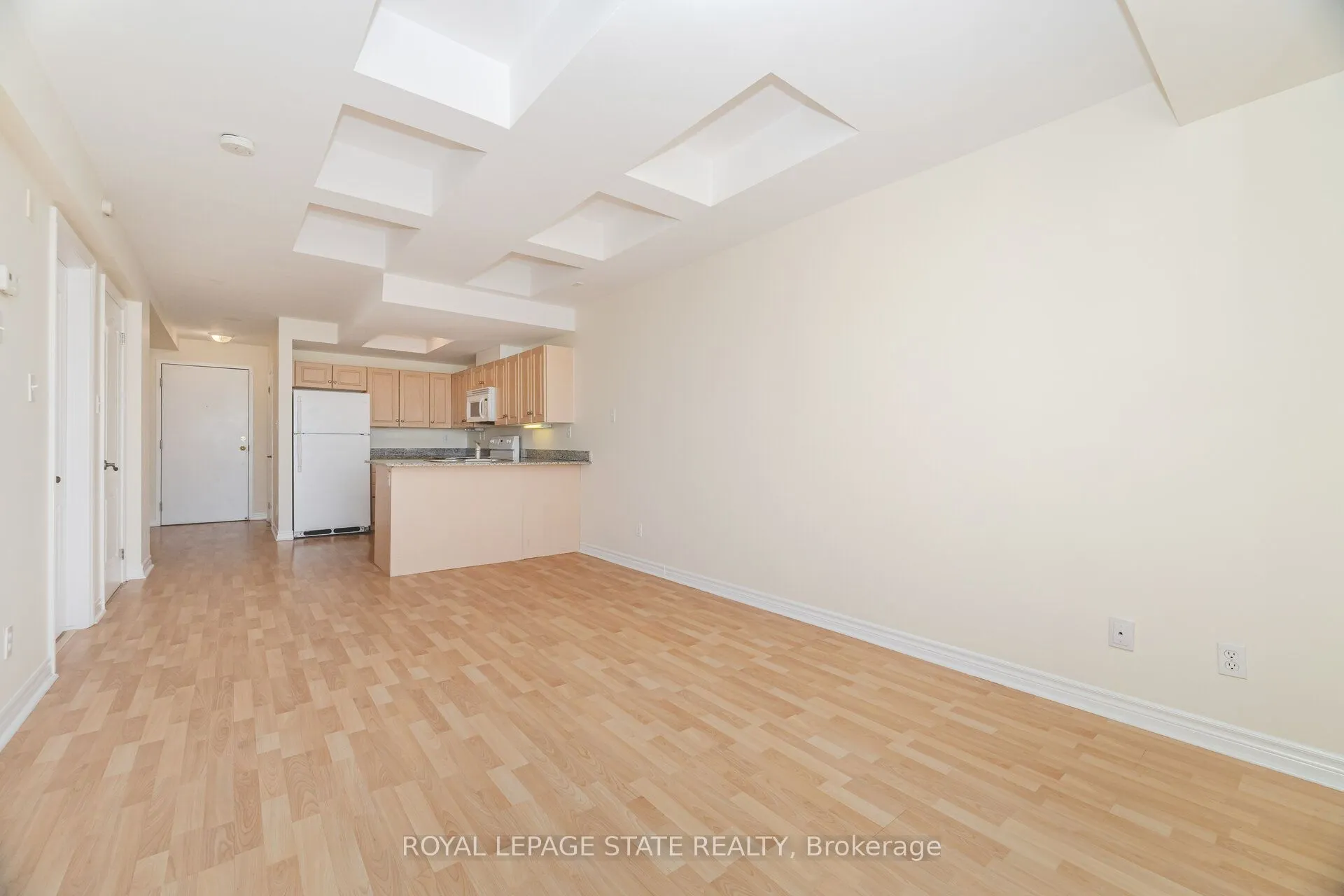 135 James Street S, #1605
