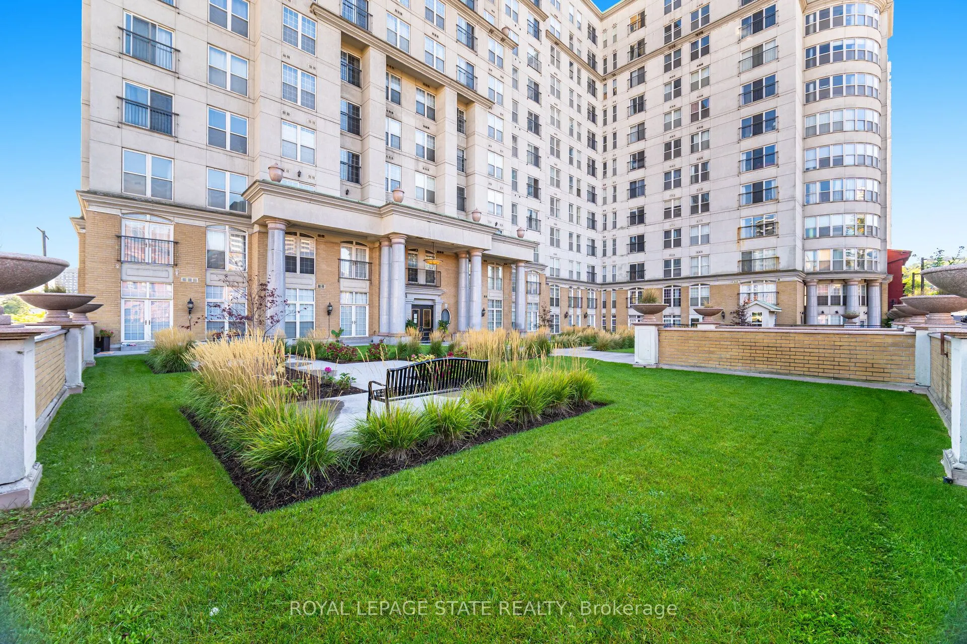 135 James Street S, #1605