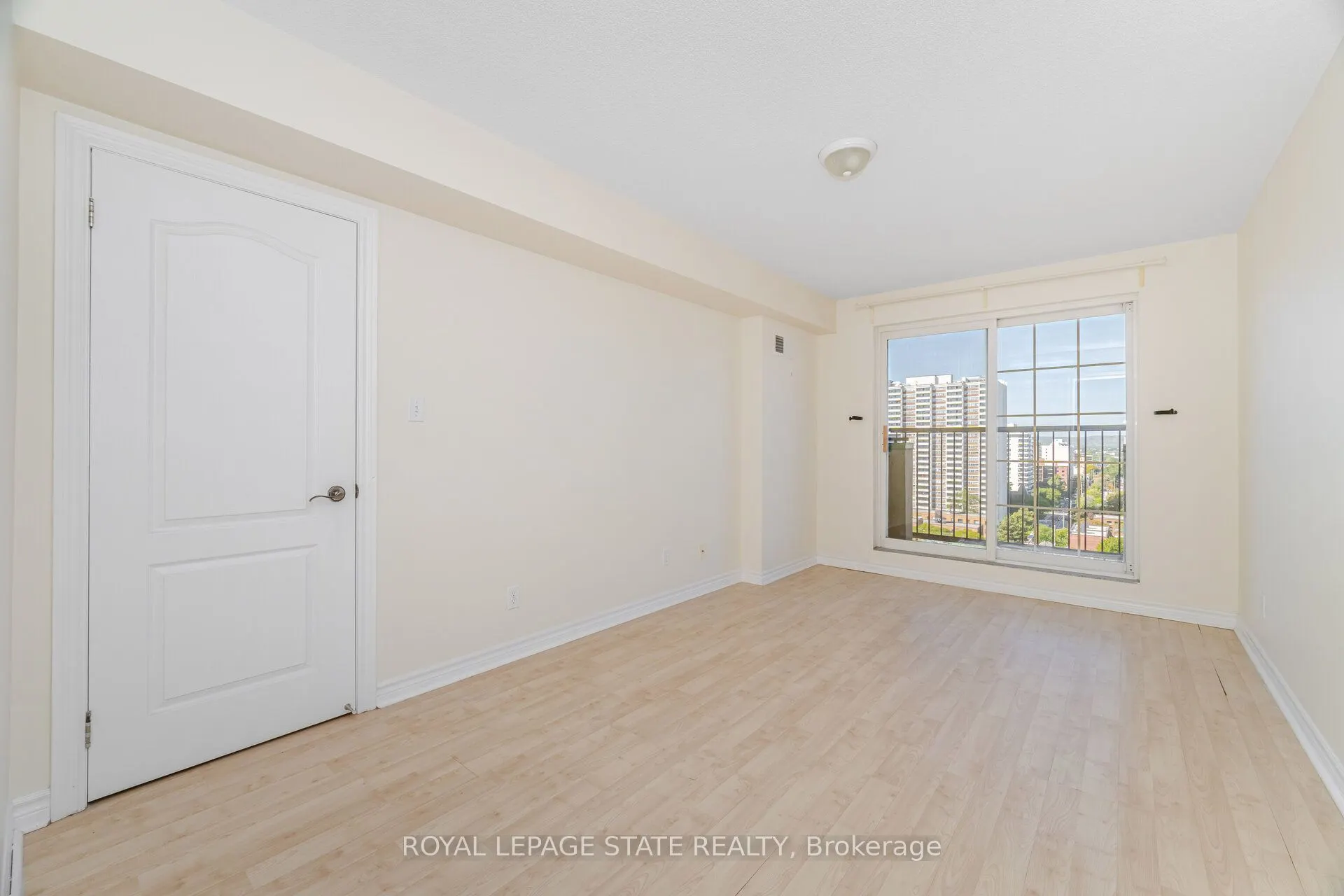 135 James Street S, #1605