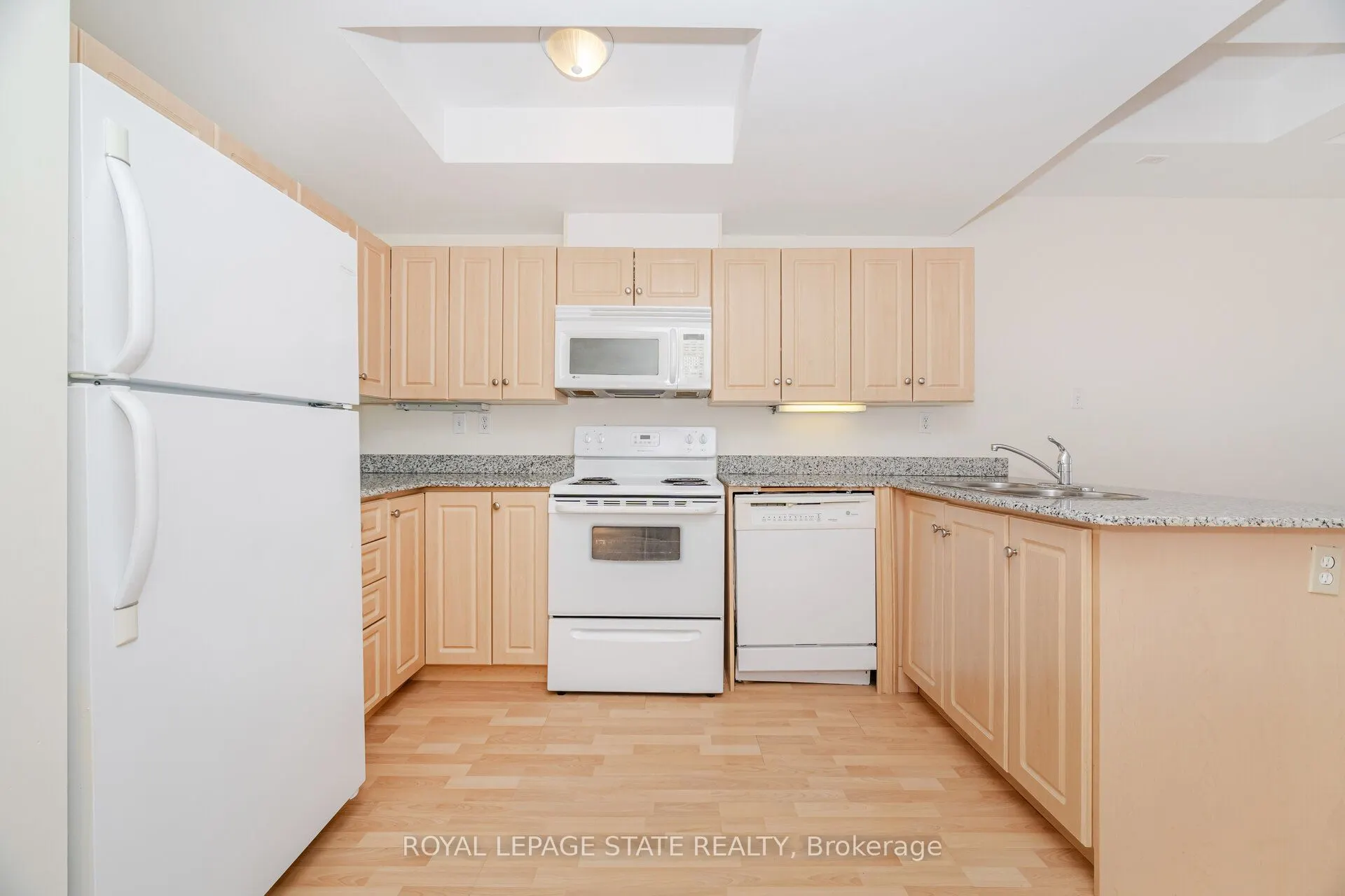 135 James Street S, #1605