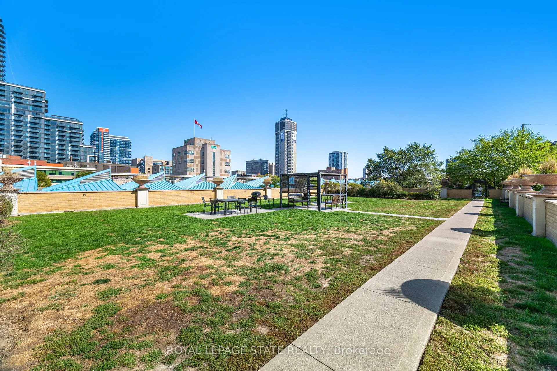 135 James Street S, #1605