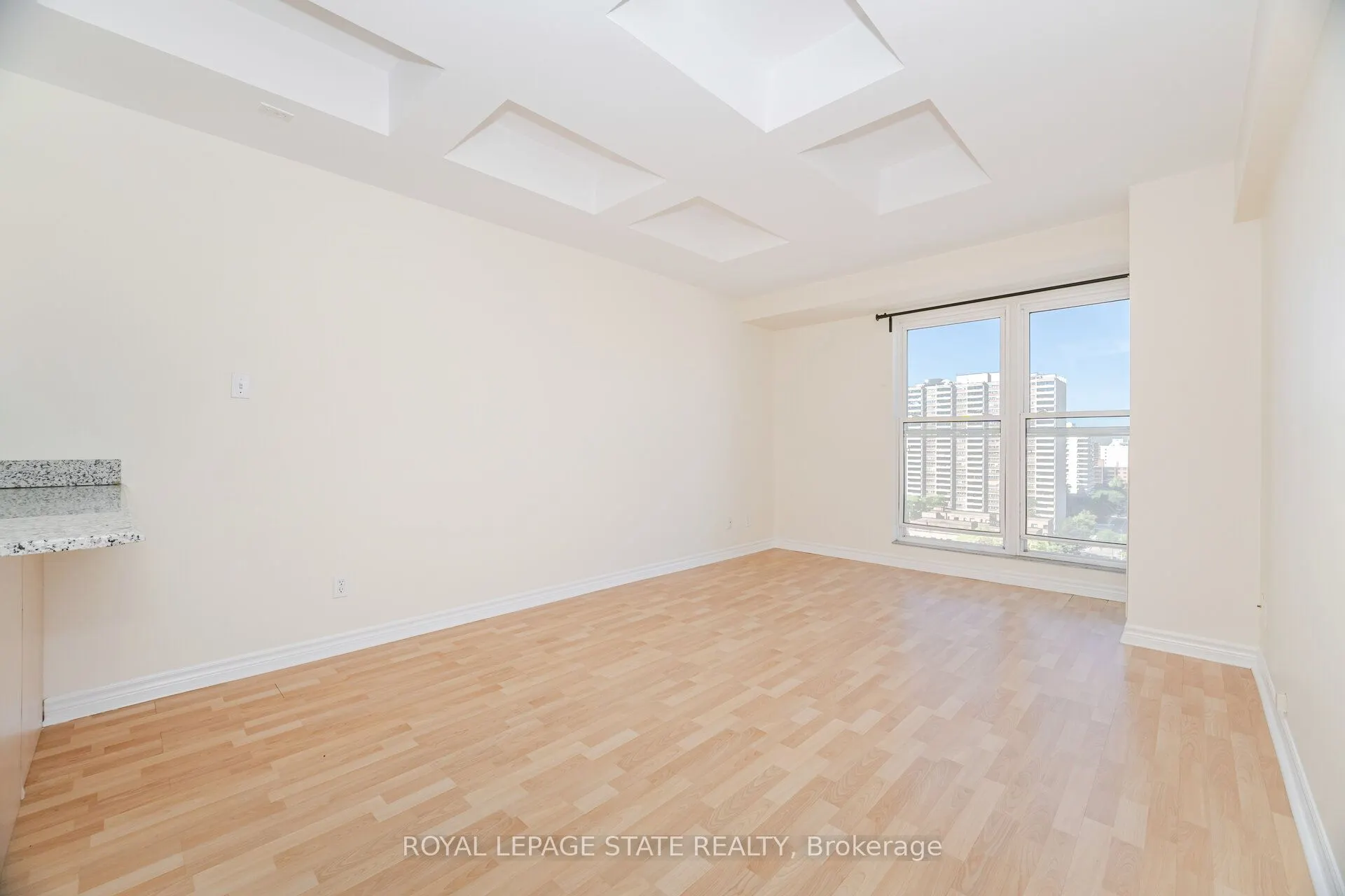 135 James Street S, #1605