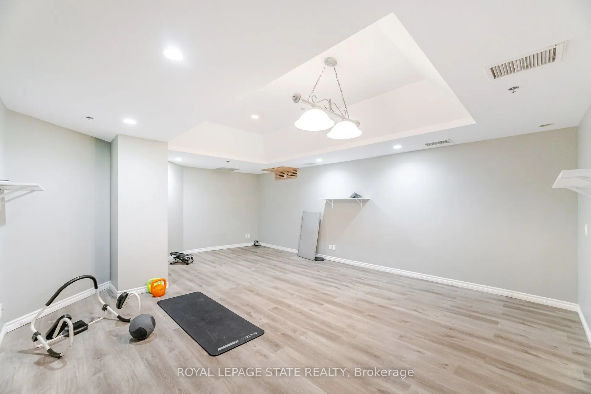 135 James Street S, #1605
