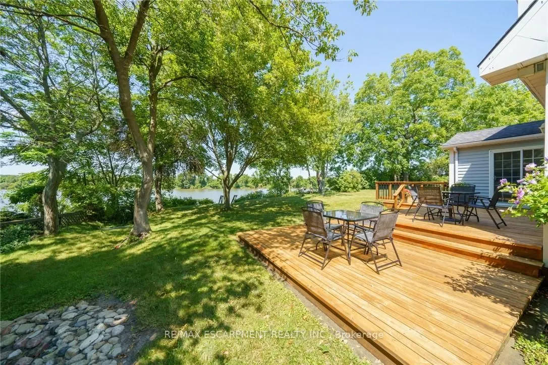 1042 River Road