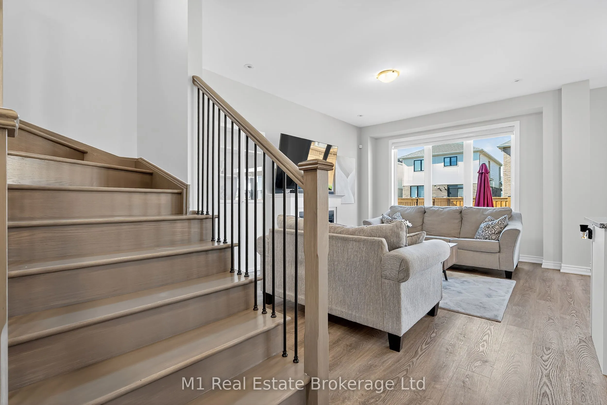 43 Harpin Way W