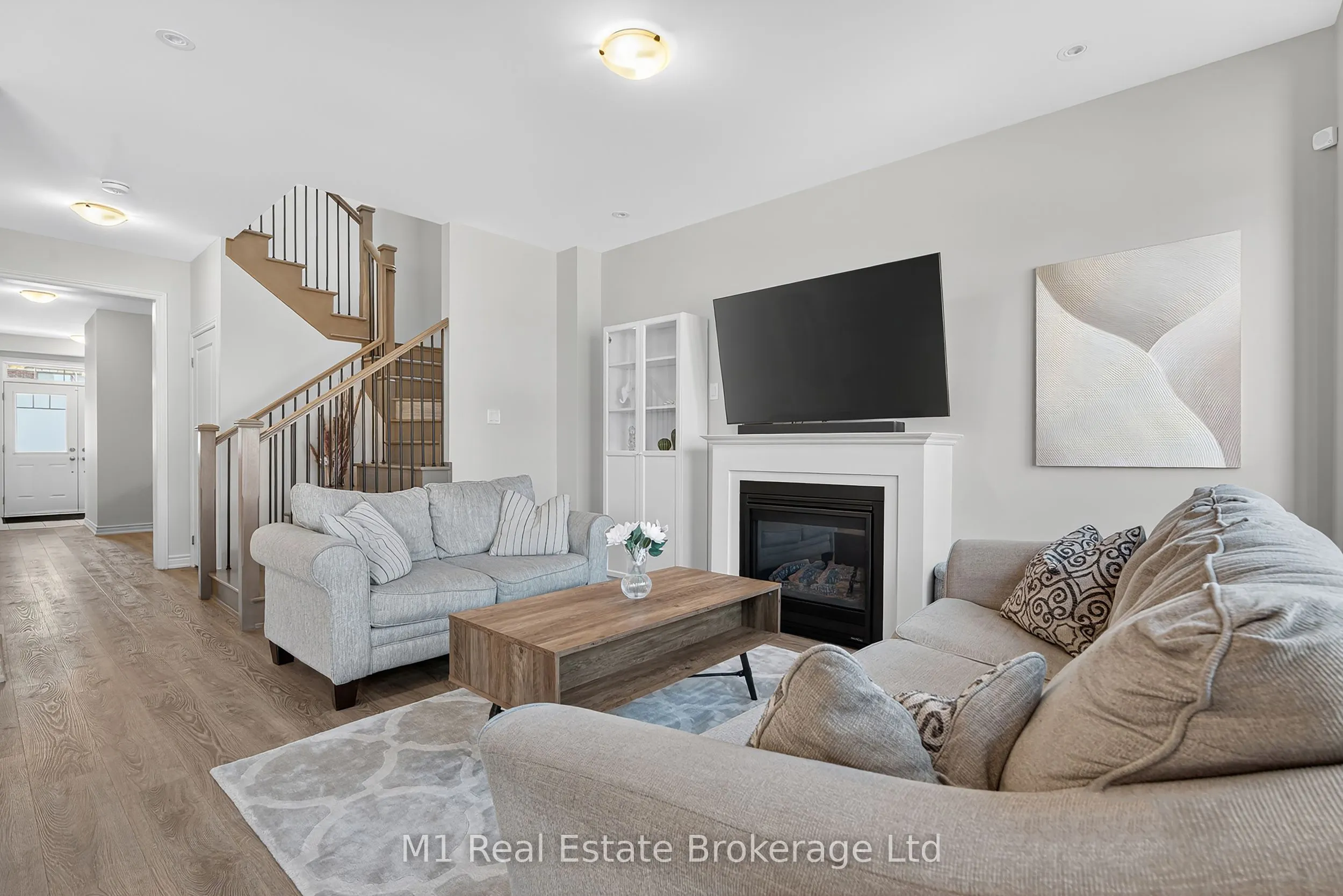 43 Harpin Way W