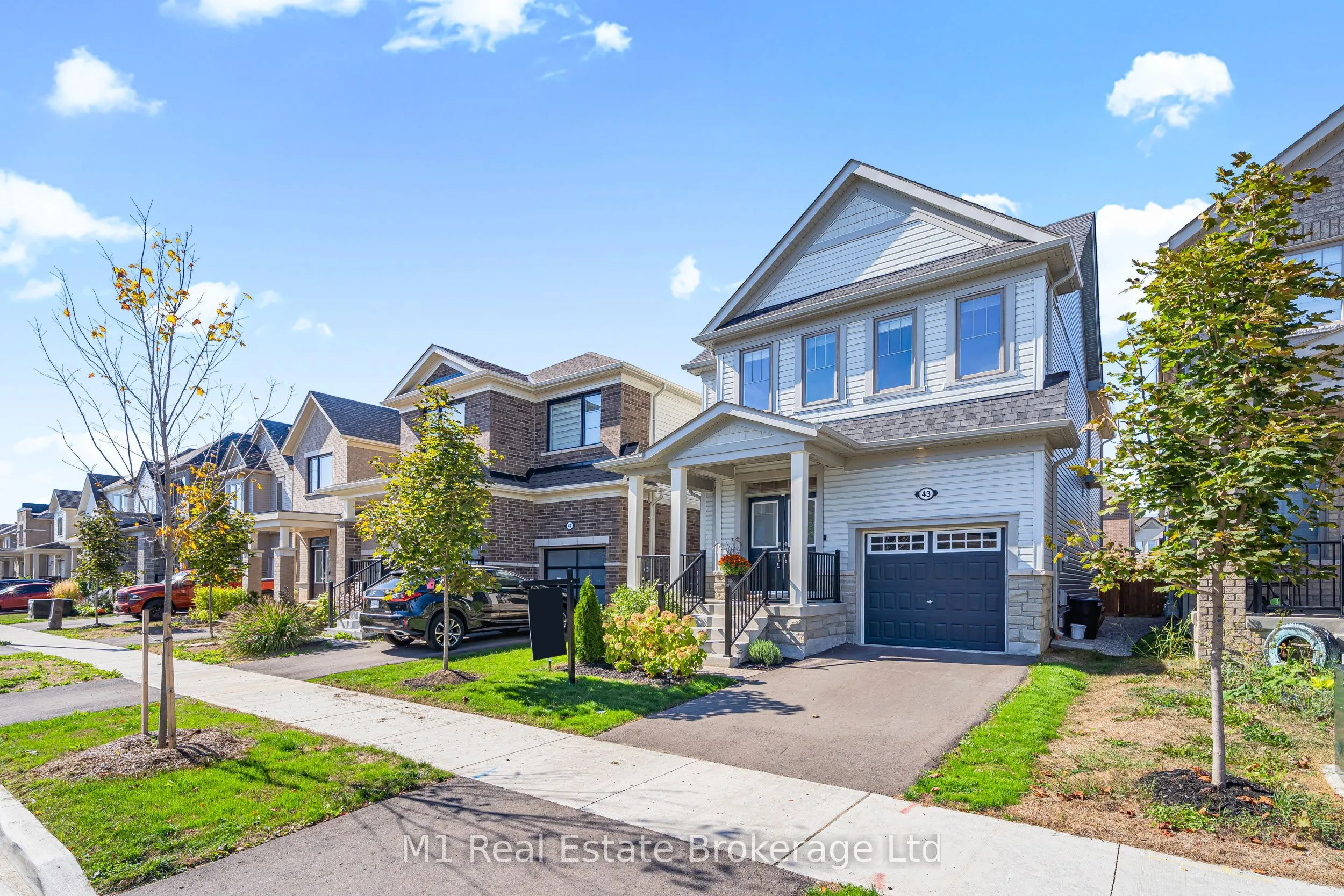 43 Harpin Way W
