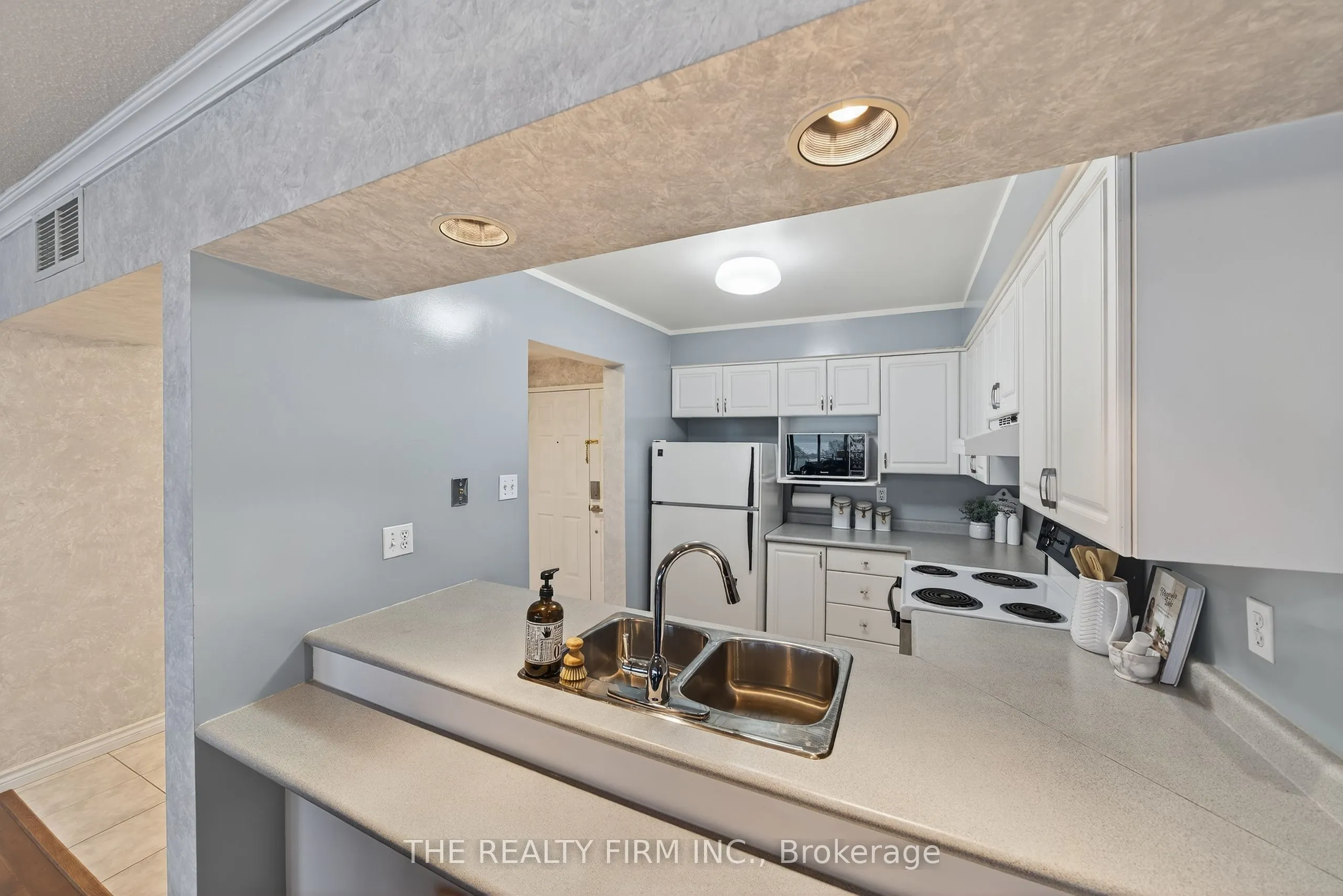9 Pine Street, #604