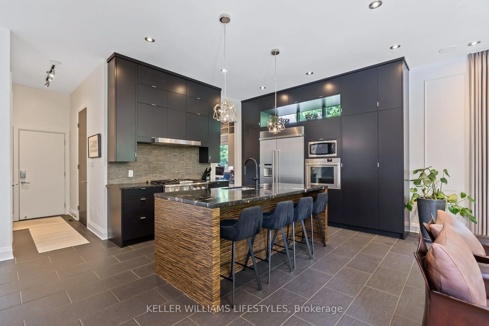 649 Valleystream Walk
