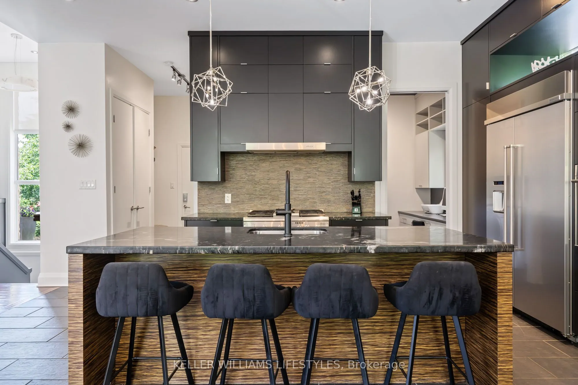 649 Valleystream Walk