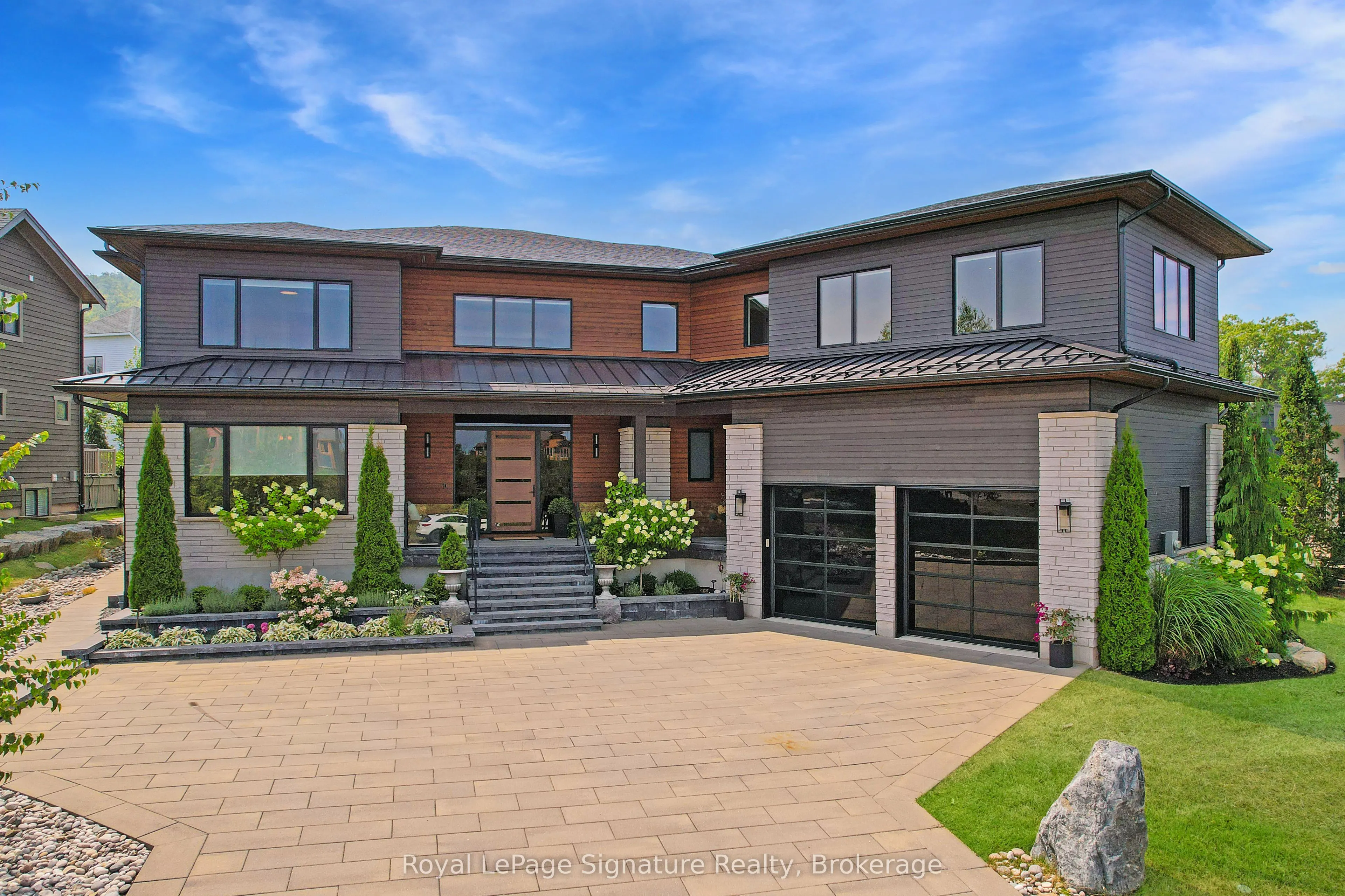 128 Arnot Crescent