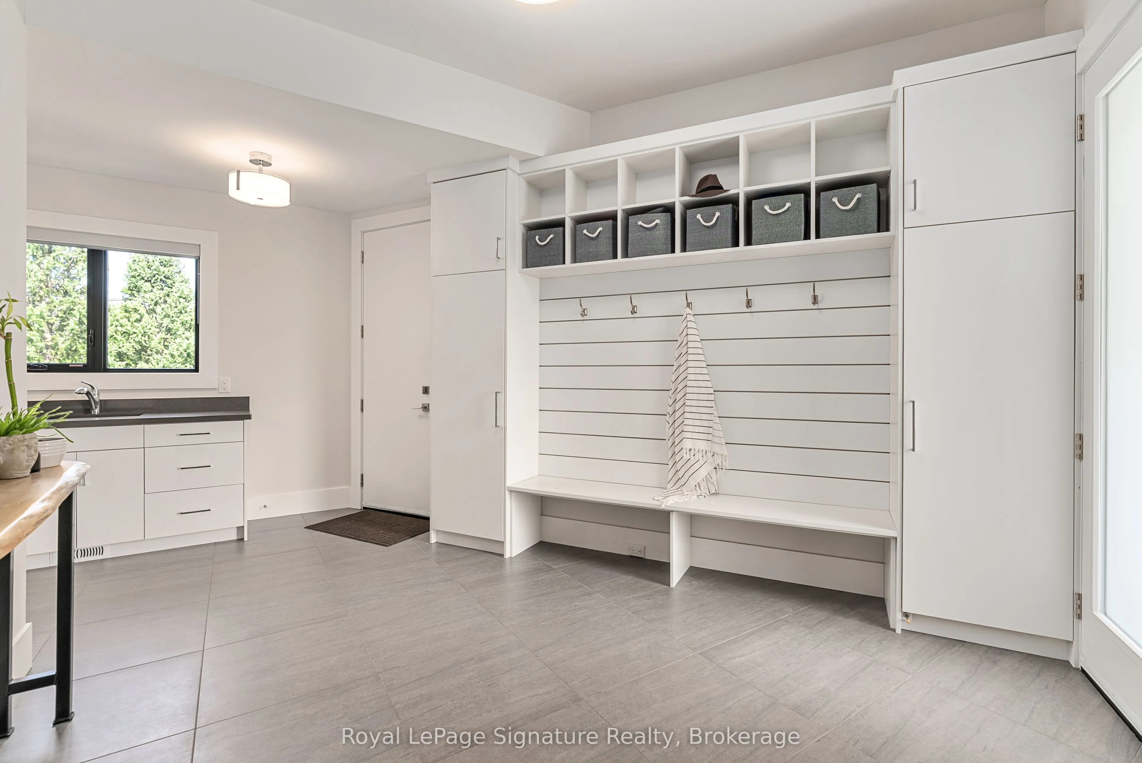 128 Arnot Crescent