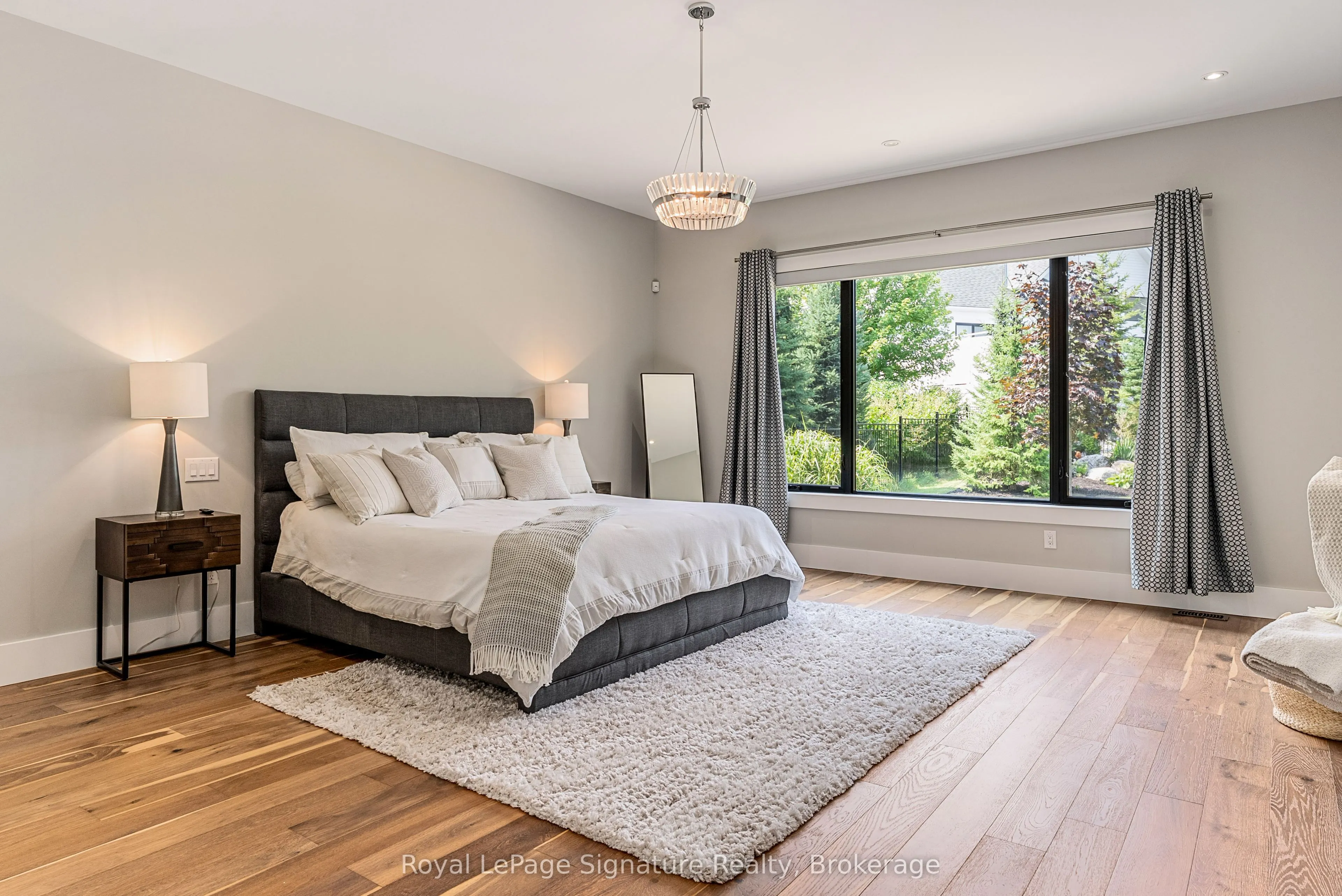 128 Arnot Crescent