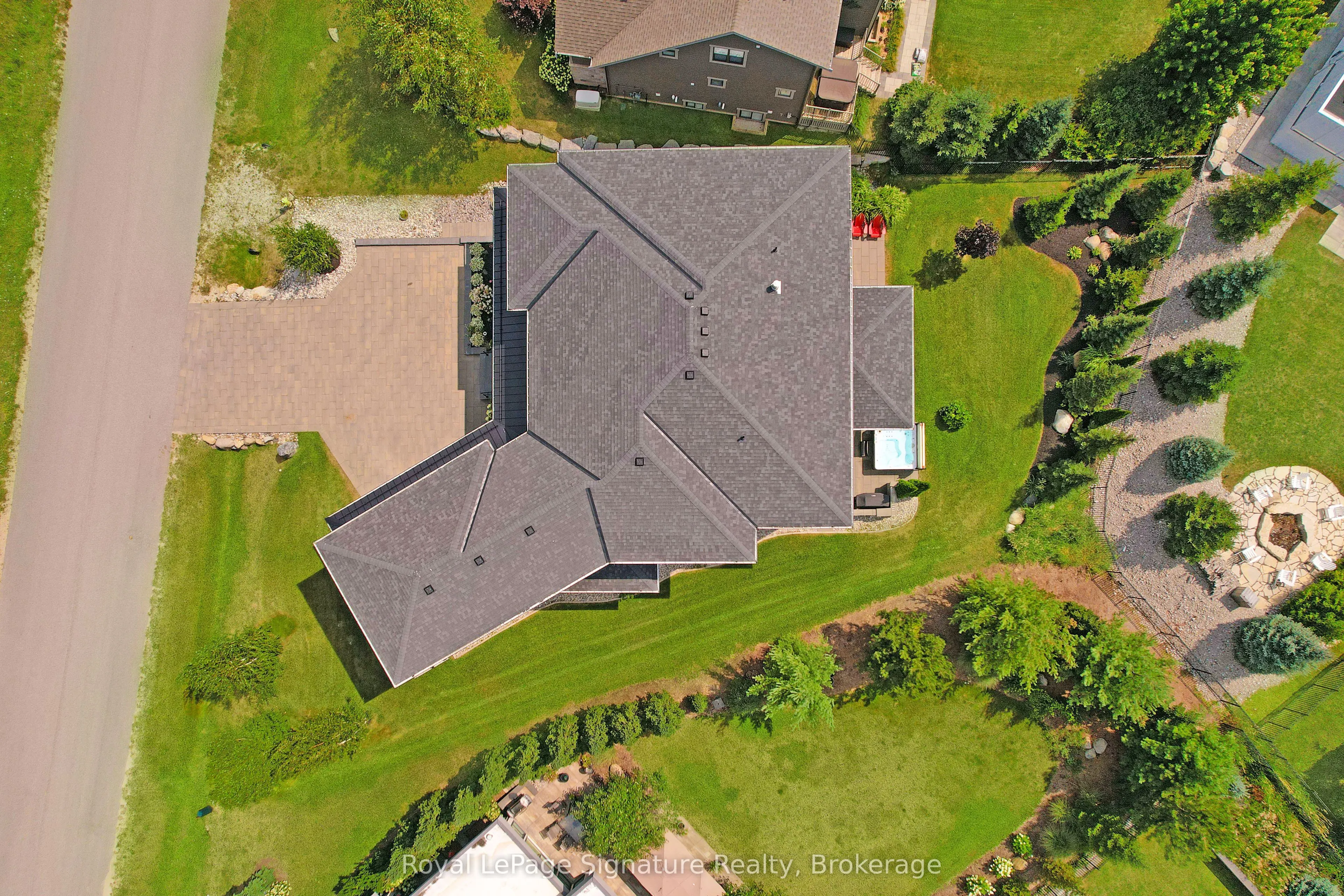 128 Arnot Crescent