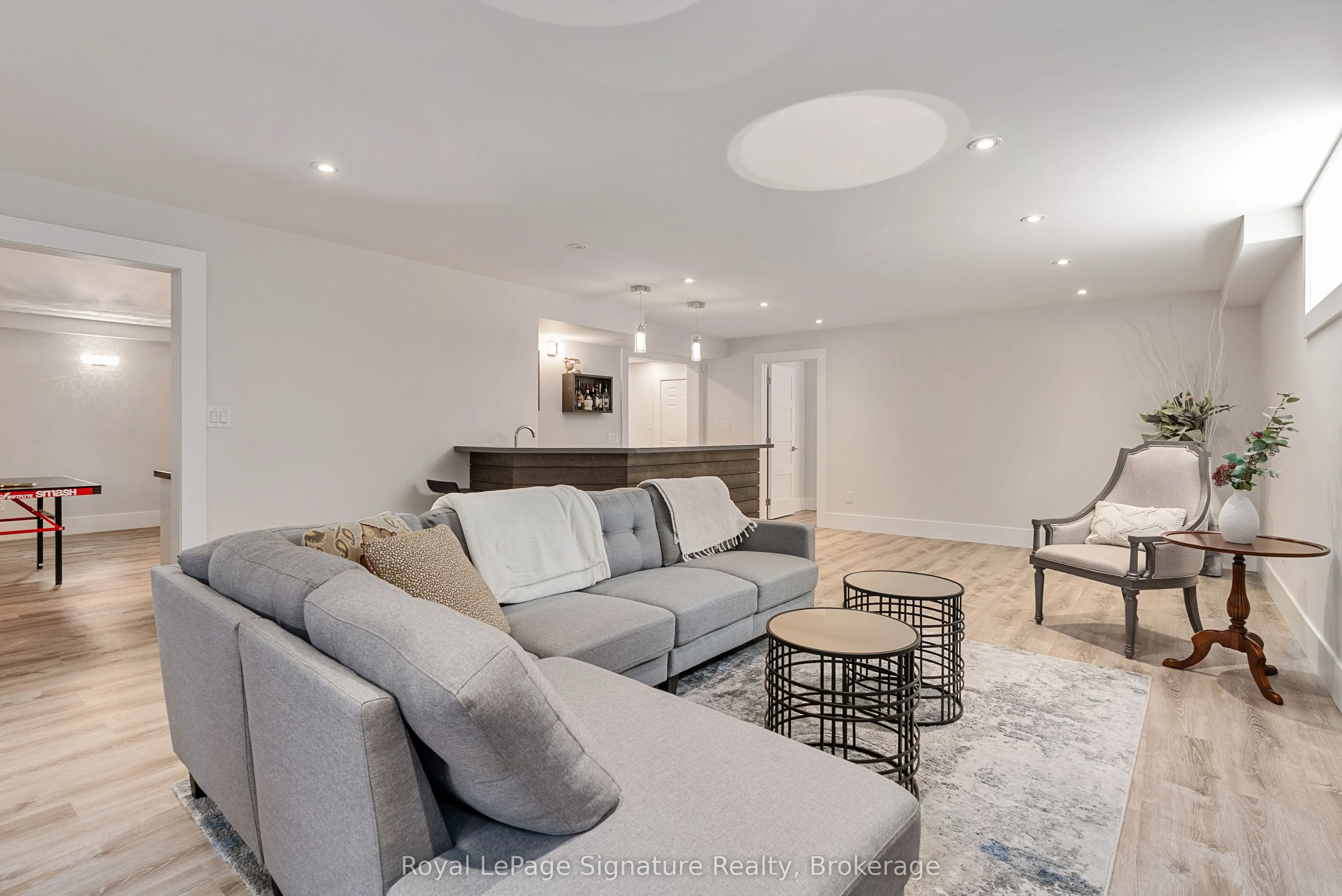 128 Arnot Crescent
