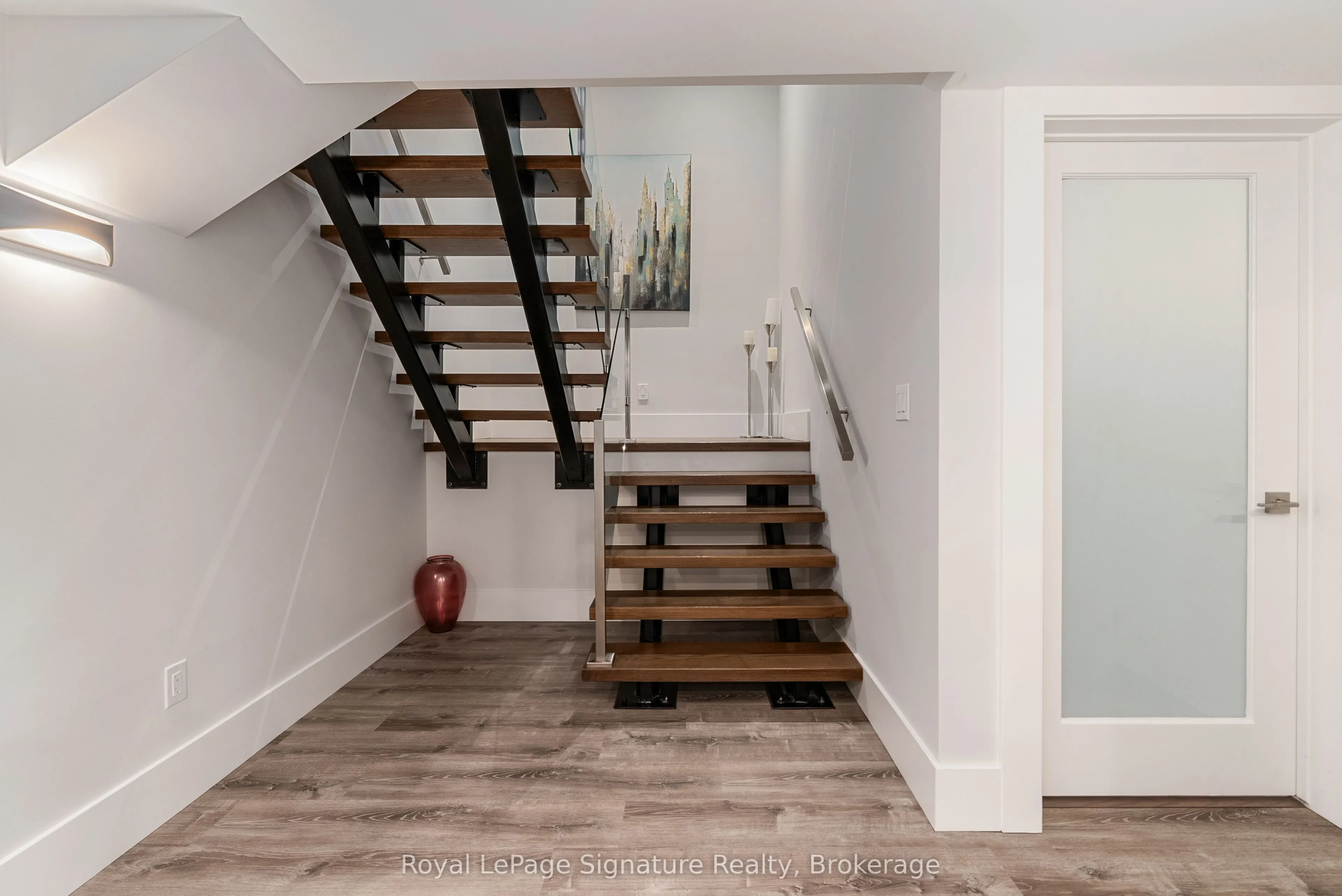 128 Arnot Crescent
