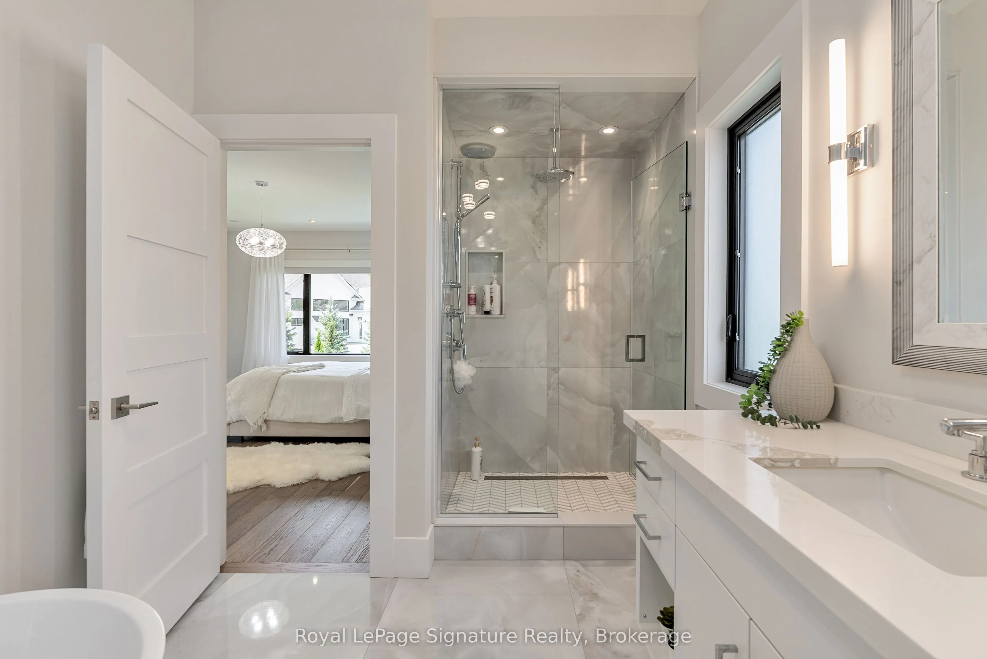 128 Arnot Crescent