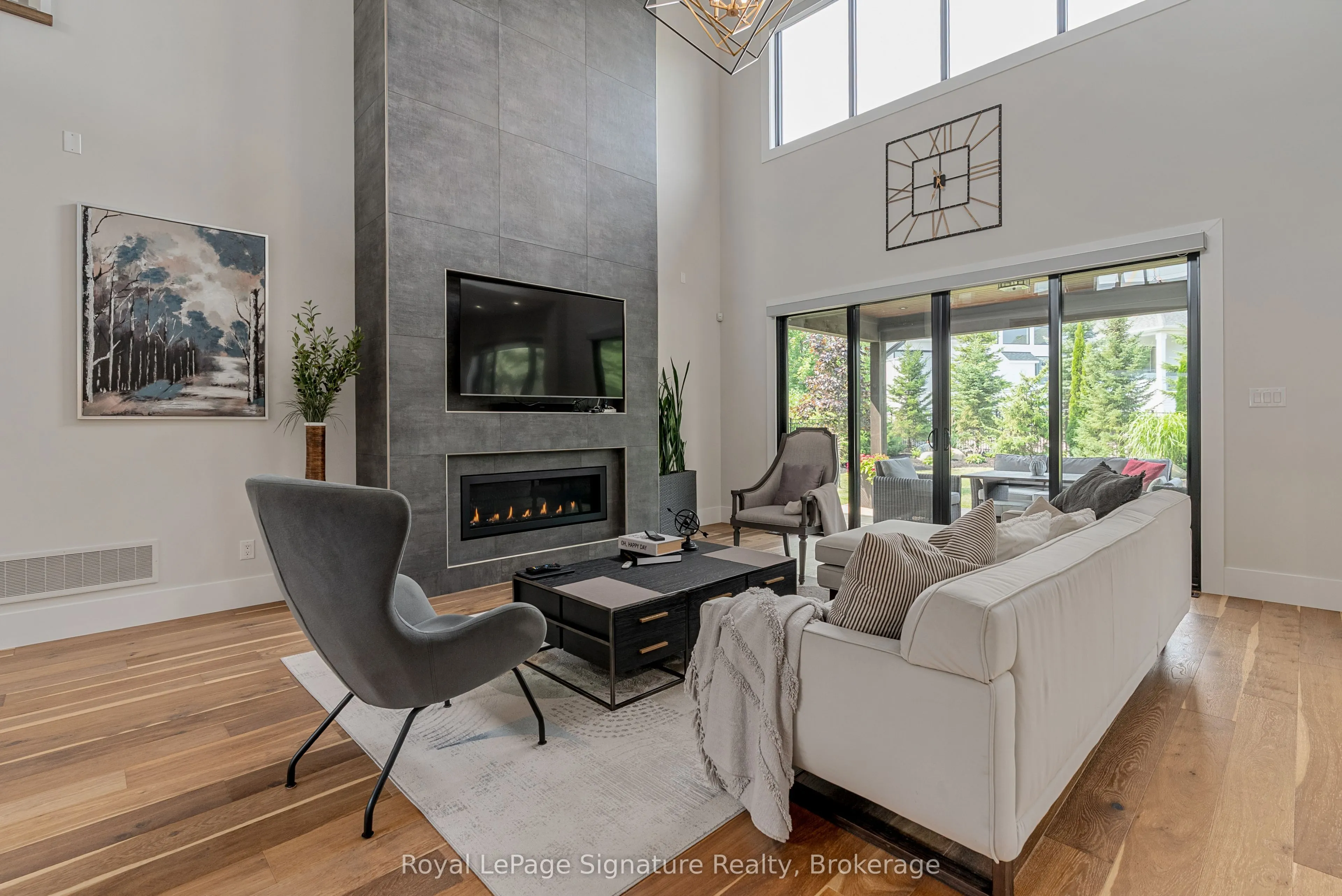 128 Arnot Crescent