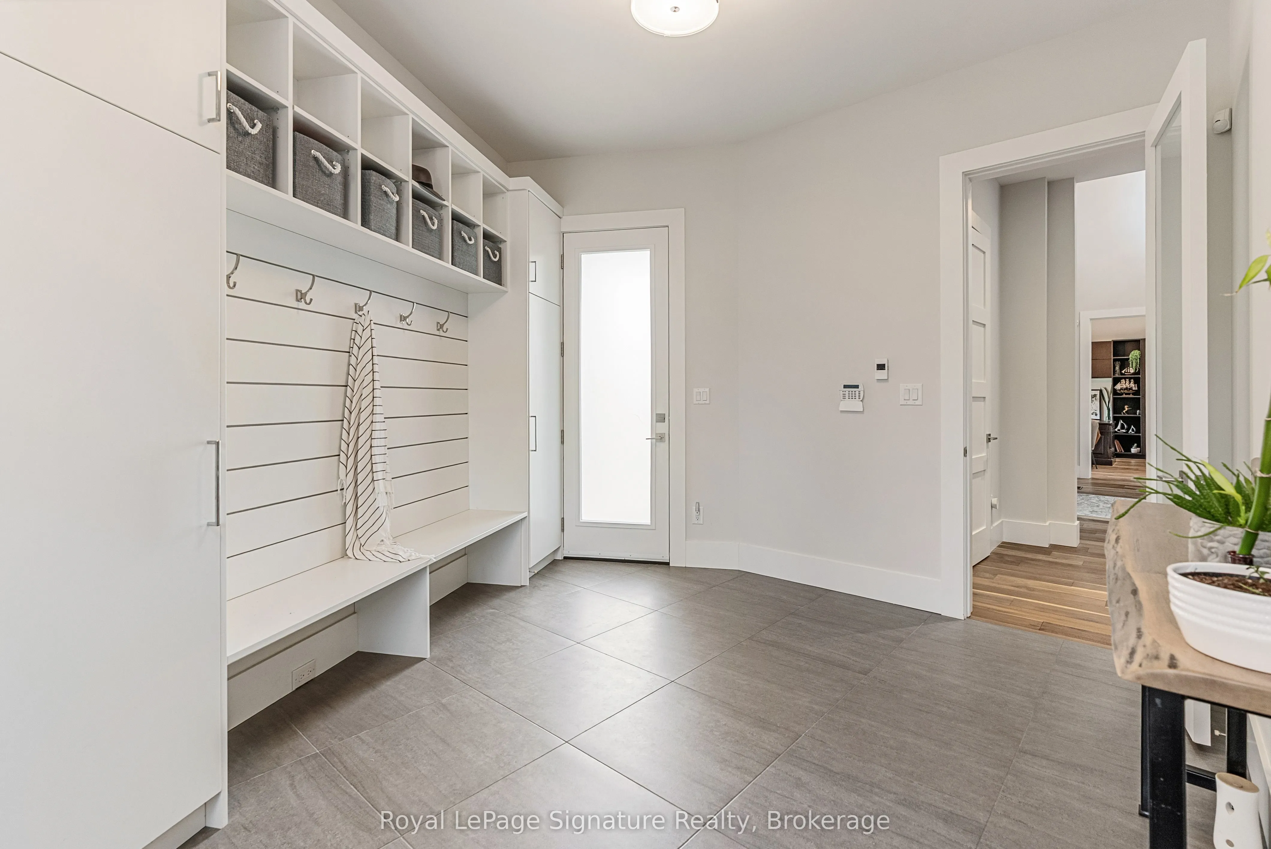 128 Arnot Crescent