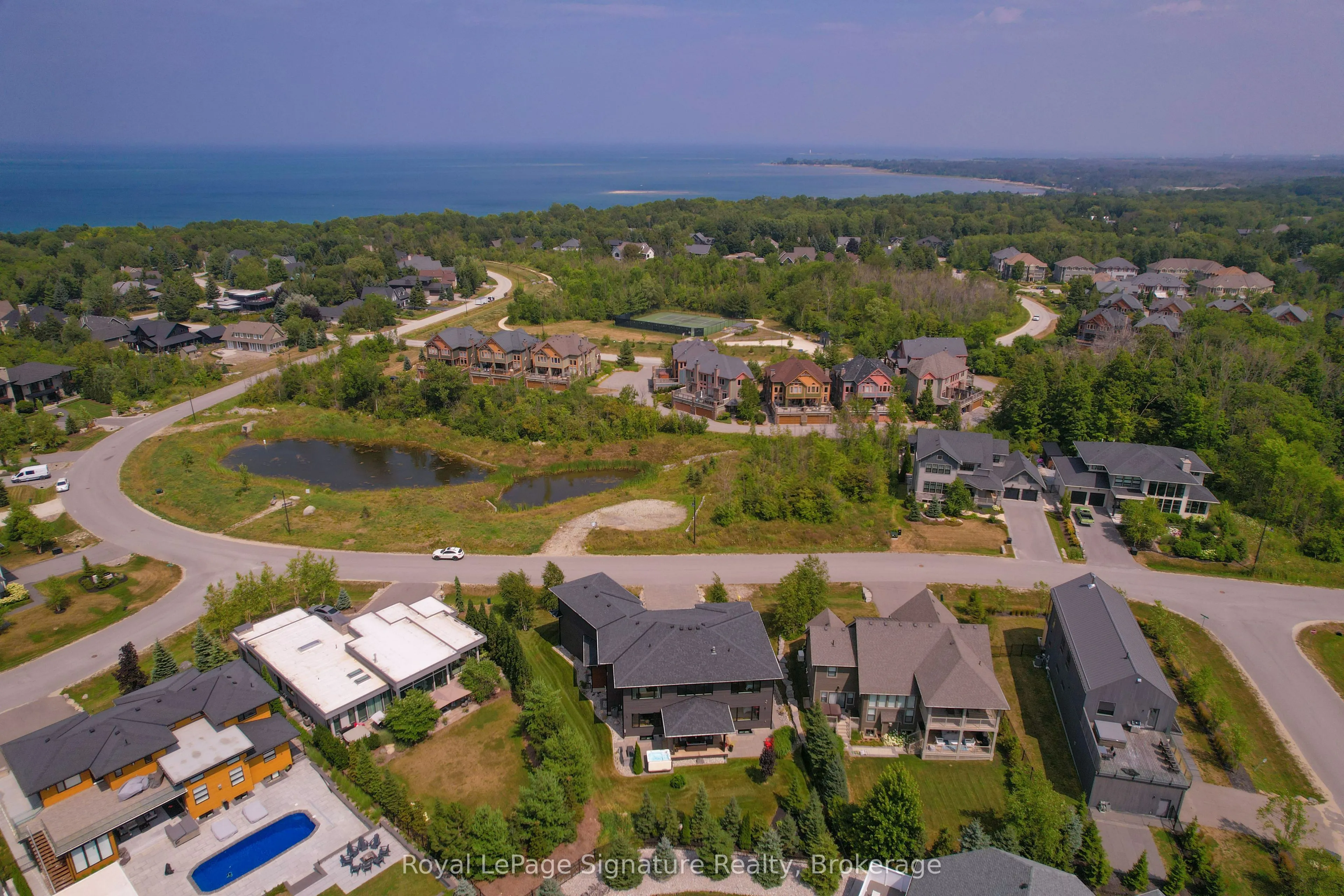 128 Arnot Crescent