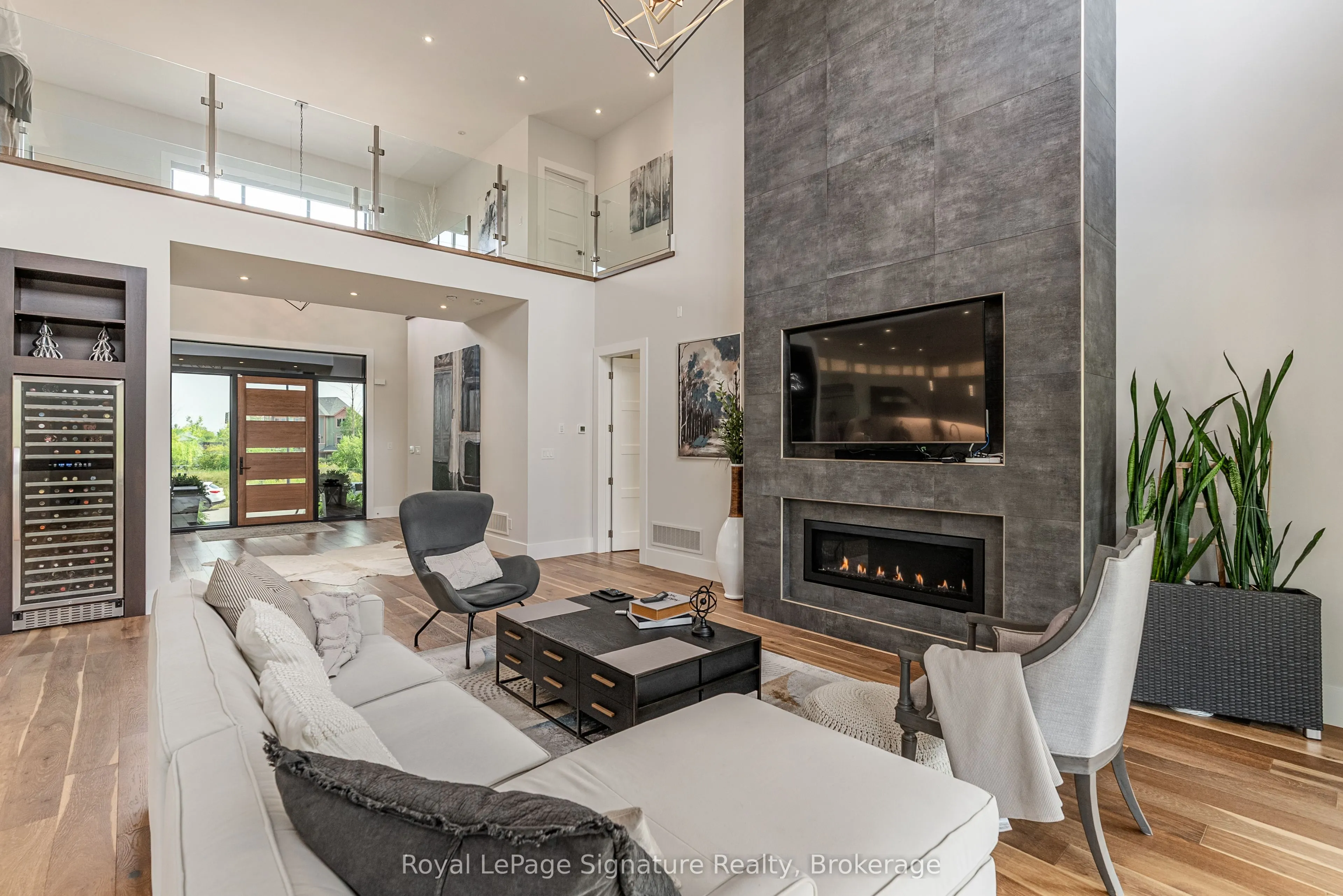 128 Arnot Crescent