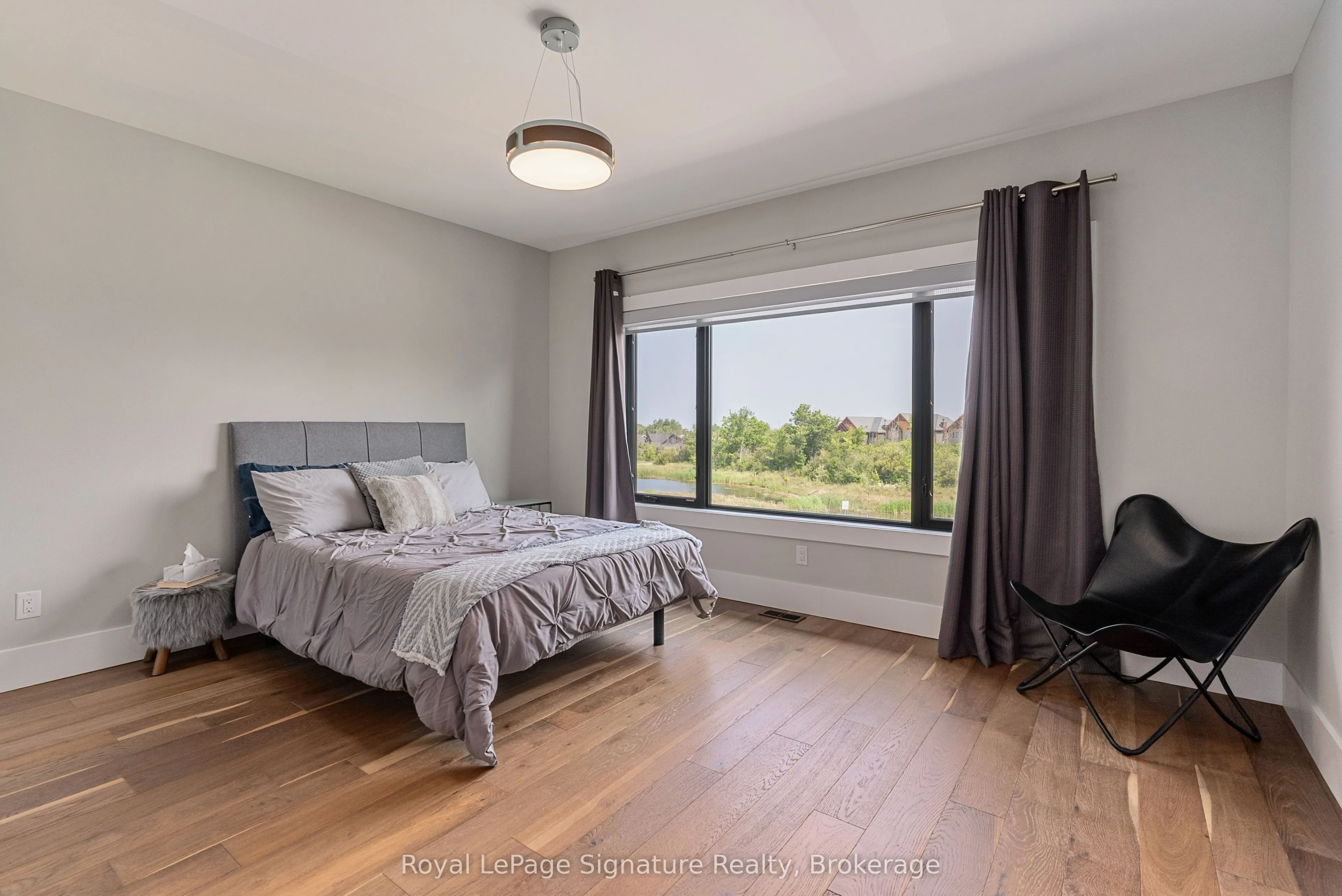 128 Arnot Crescent