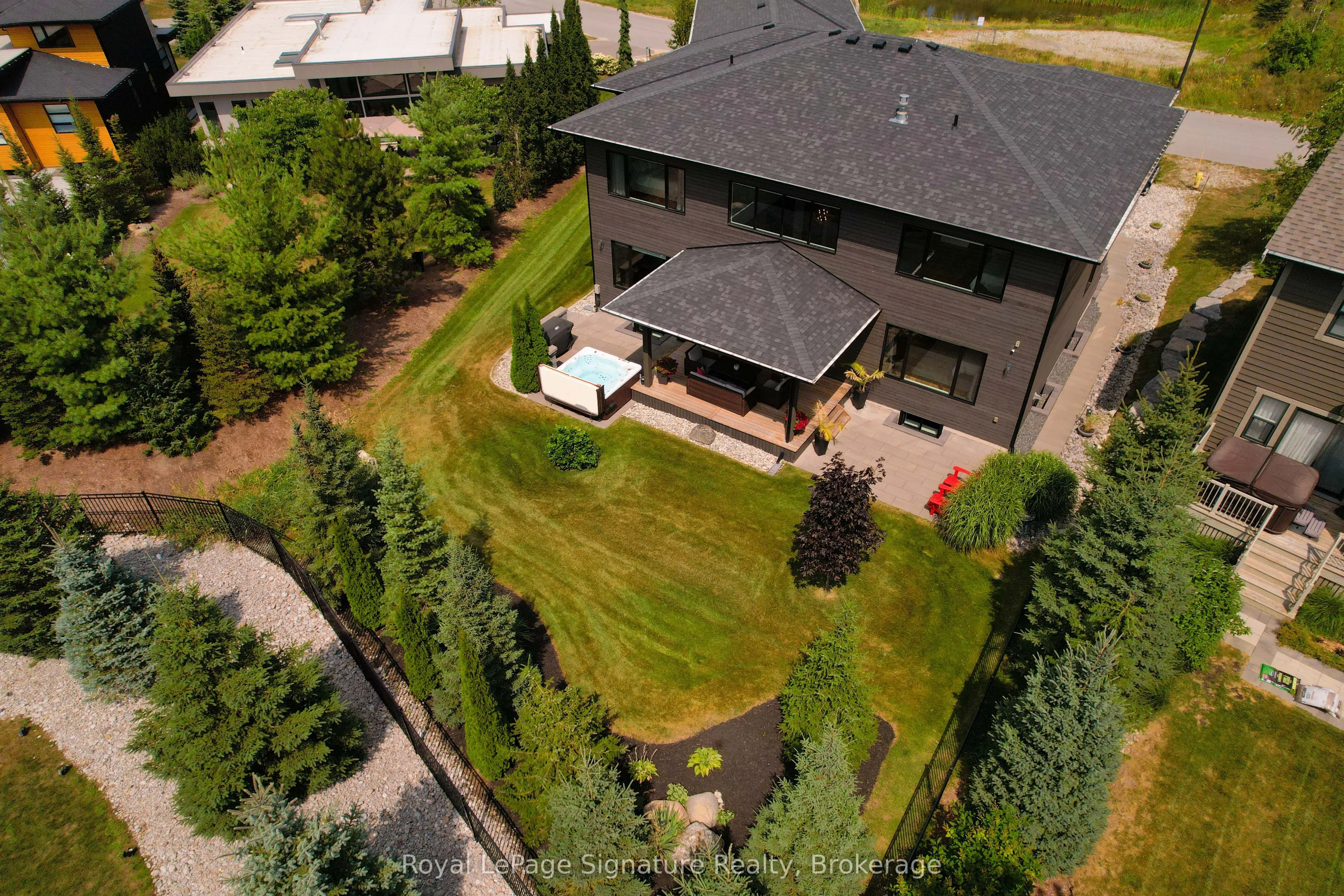 128 Arnot Crescent