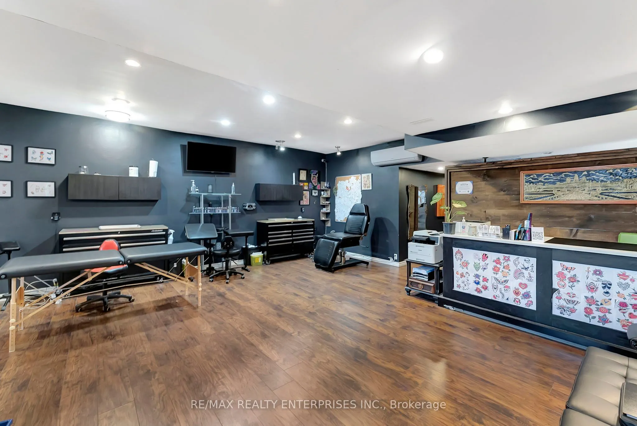 156 James Street S