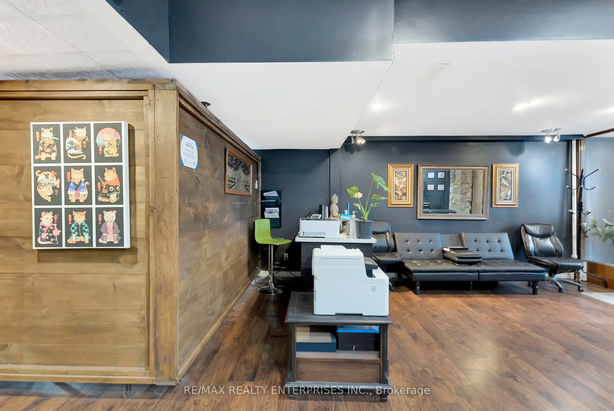 156 James Street S