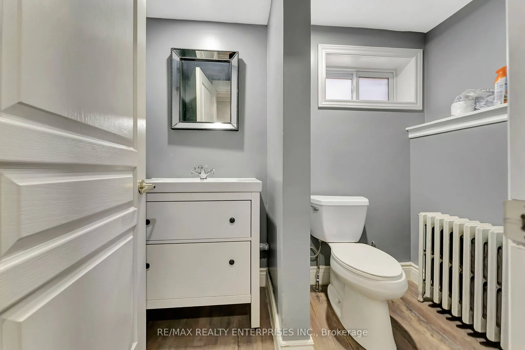 156 James Street S