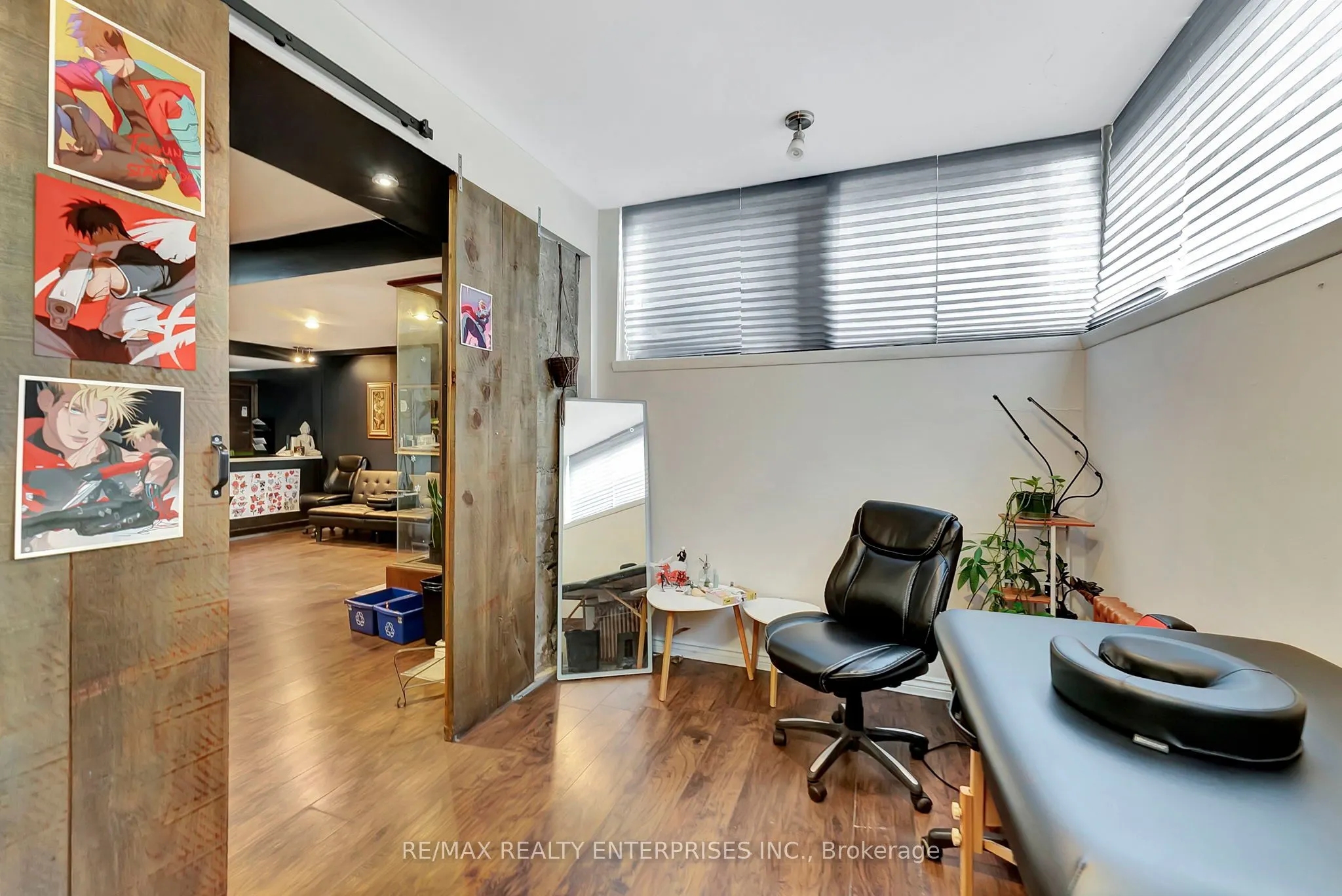 156 James Street S