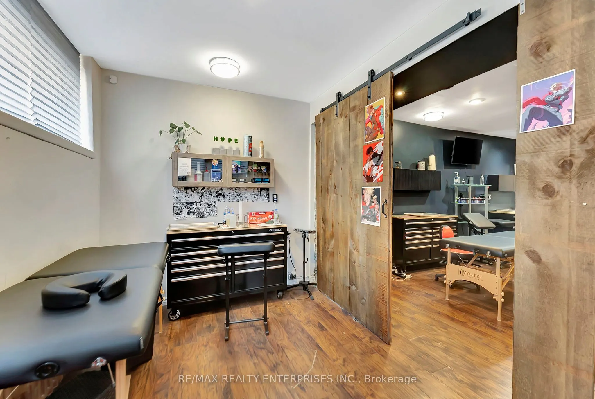 156 James Street S