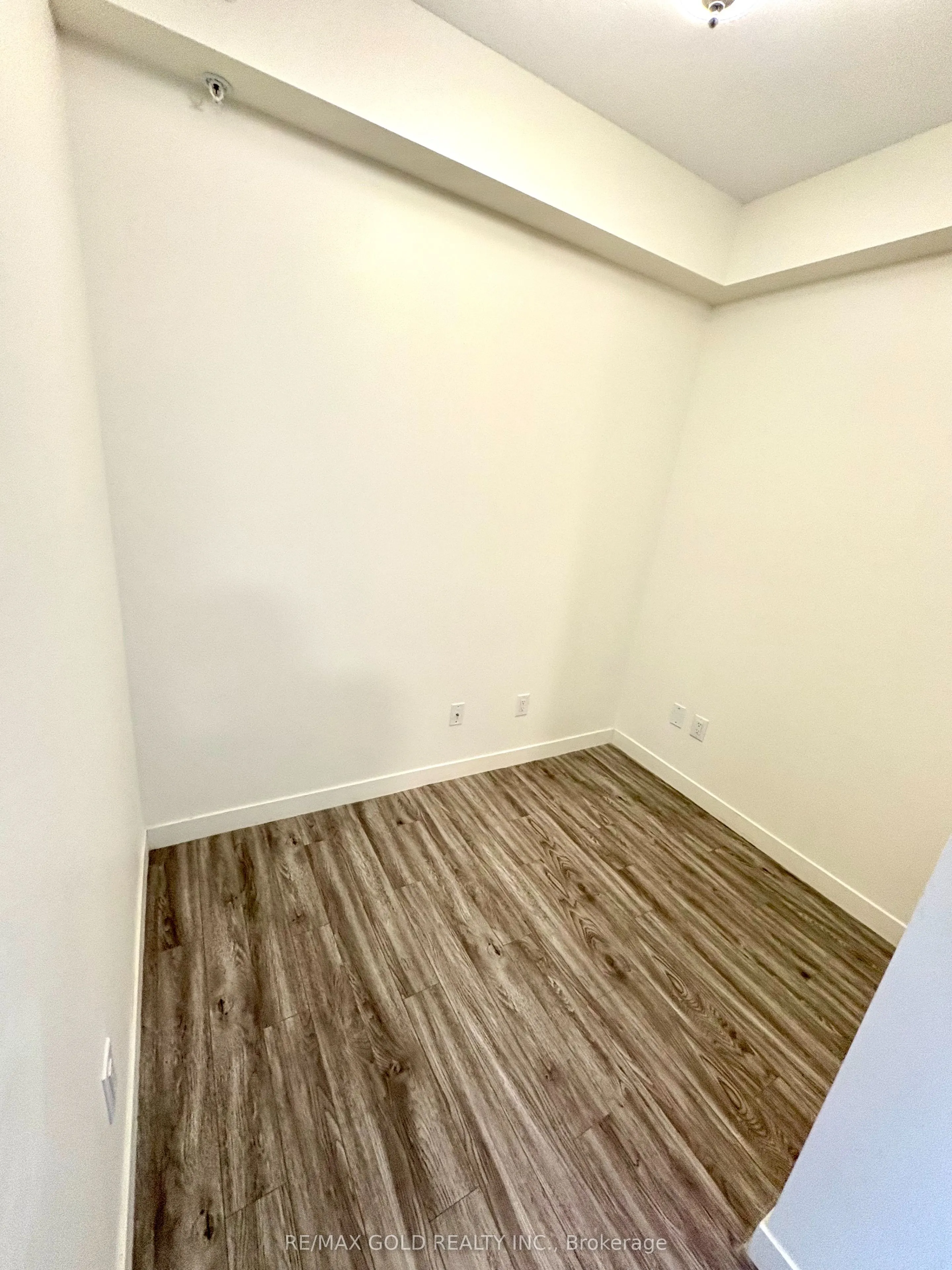128 King Street N, #611