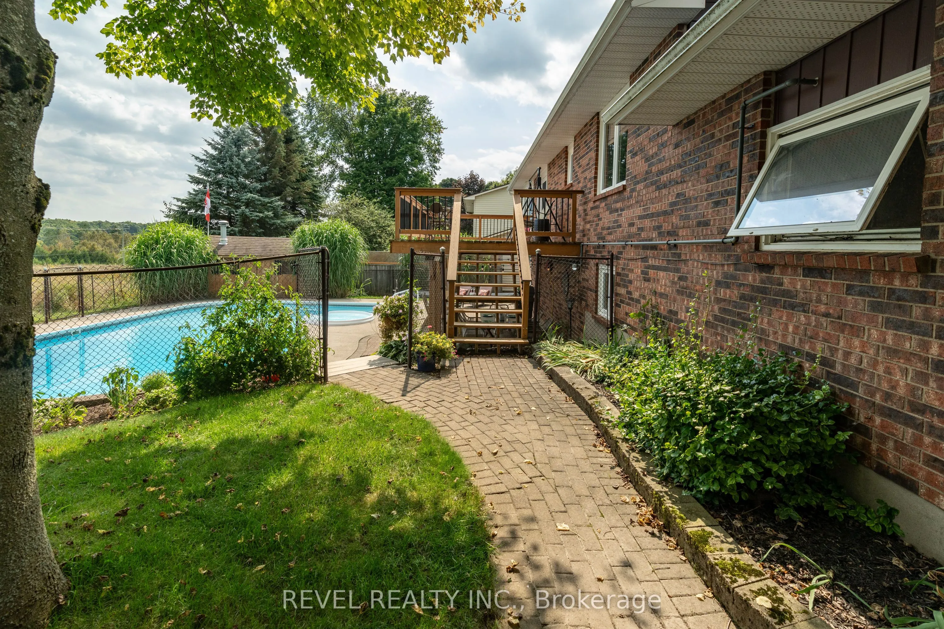 29 Armstrong Crescent