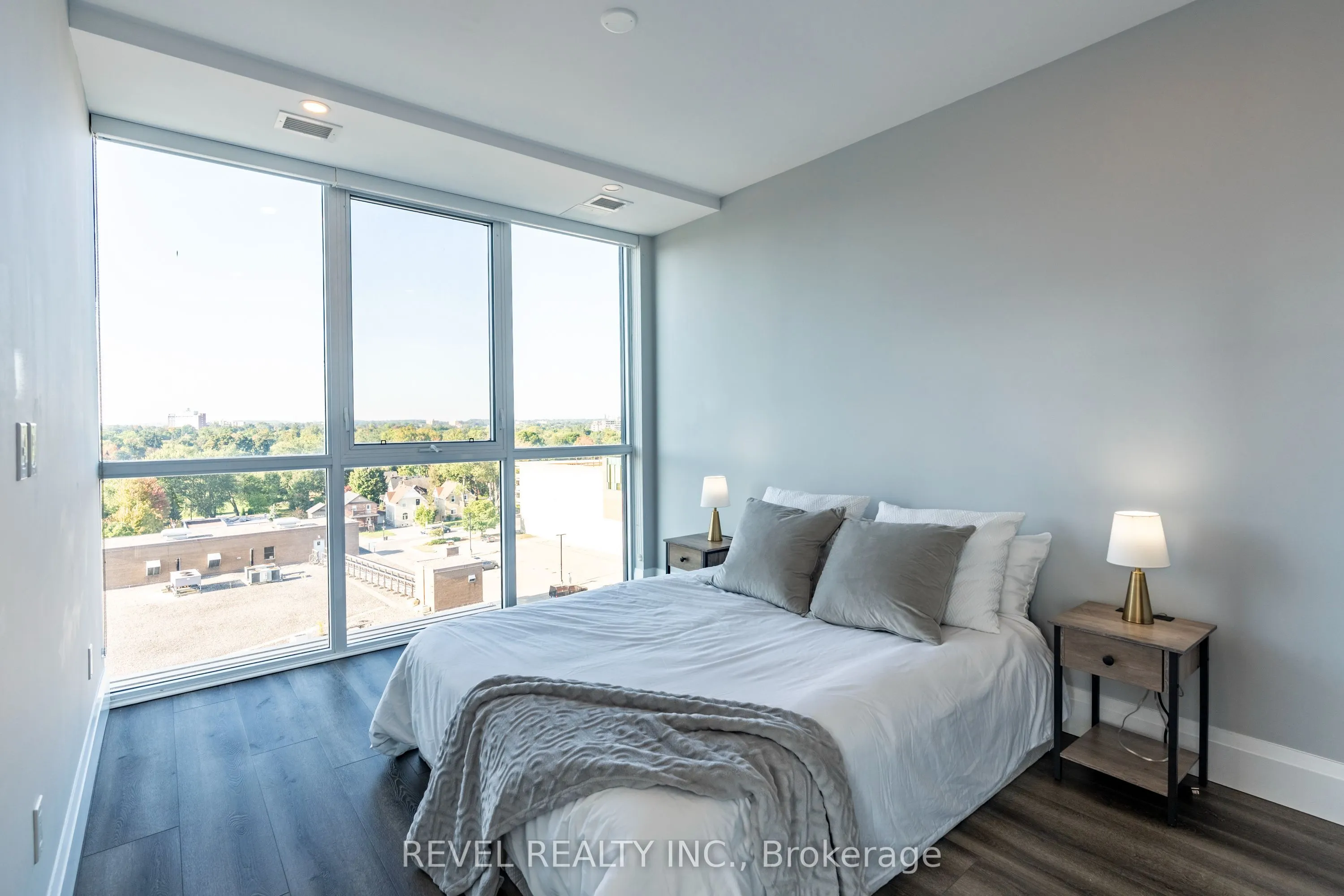 60 Charles Street W, #5