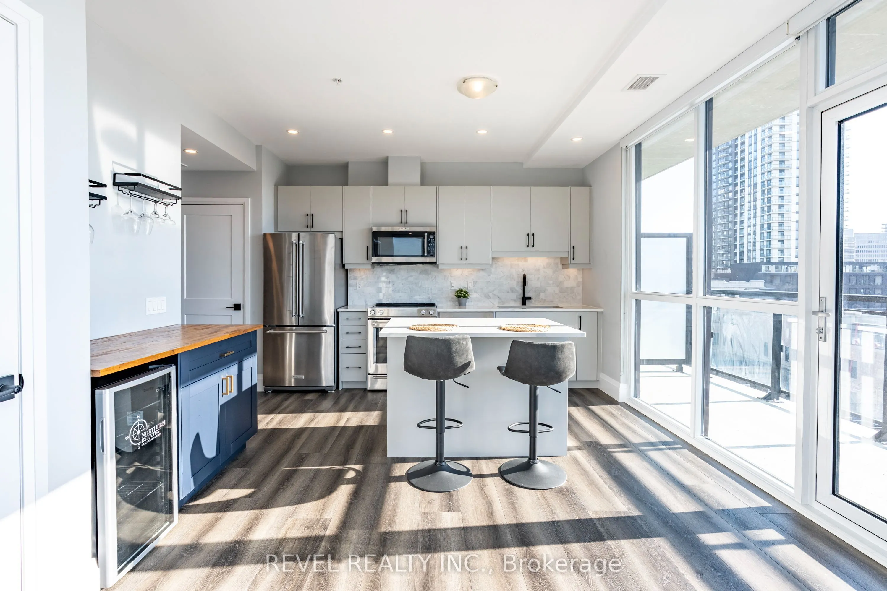 60 Charles Street W, #5