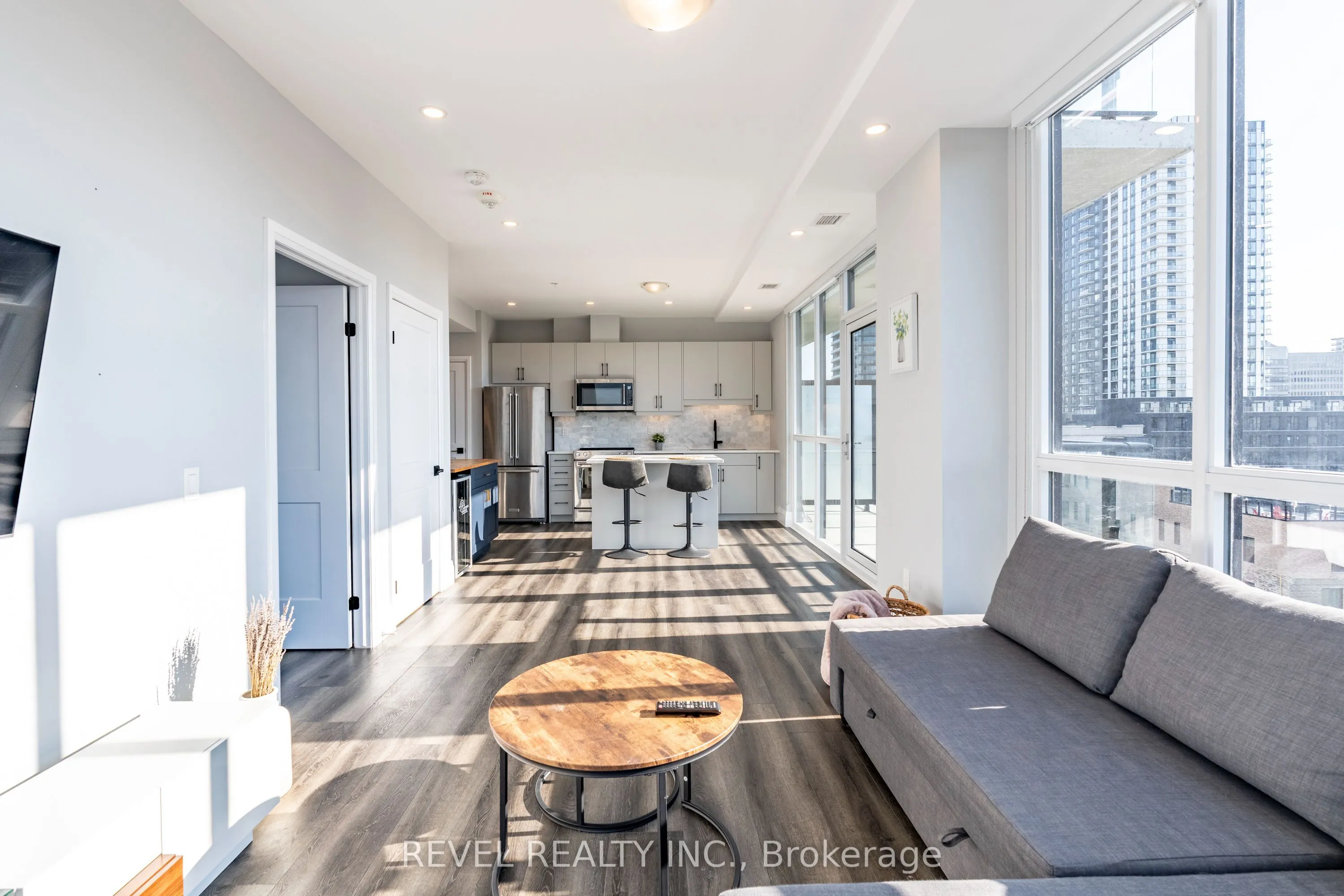 60 Charles Street W, #5