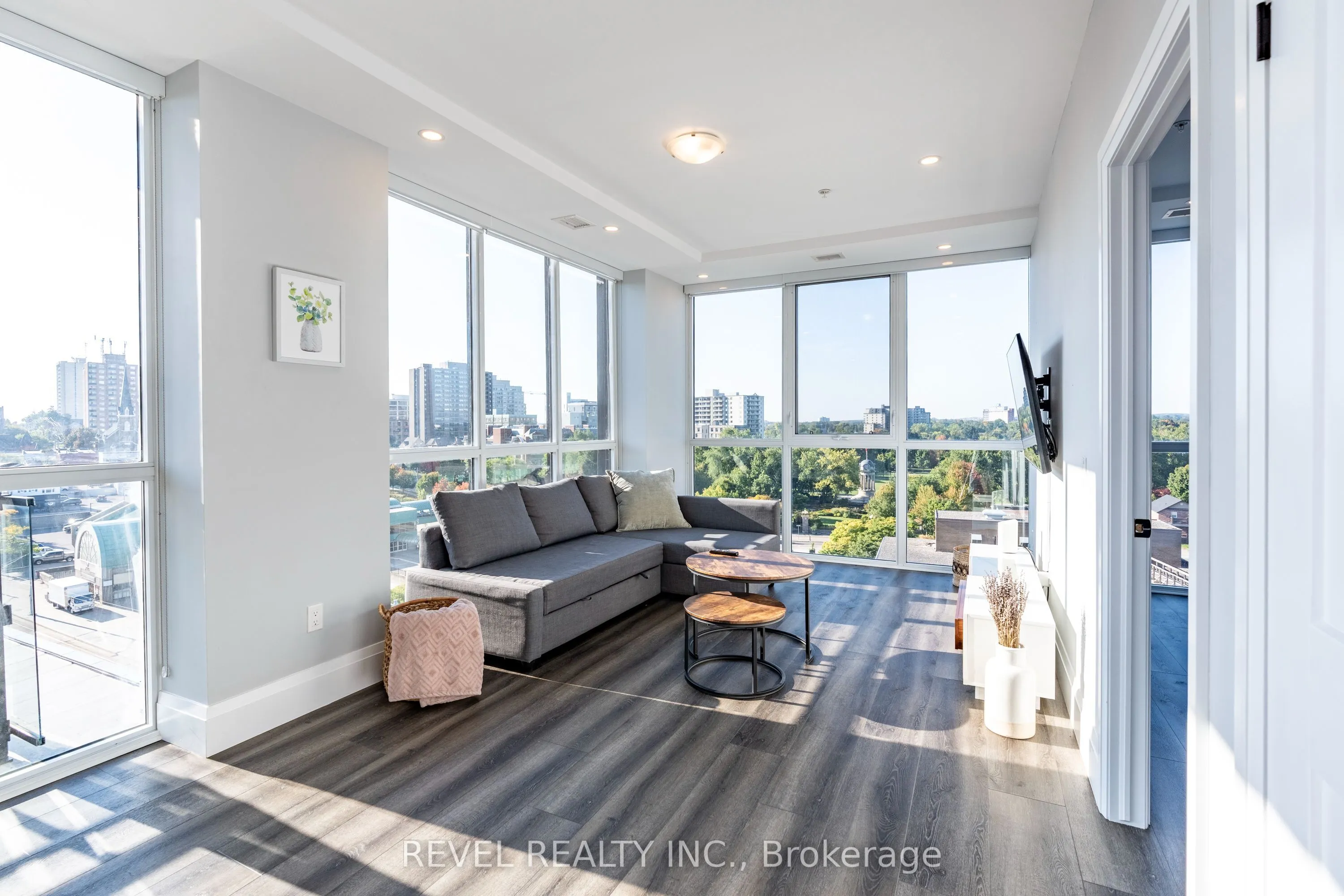 60 Charles Street W, #5