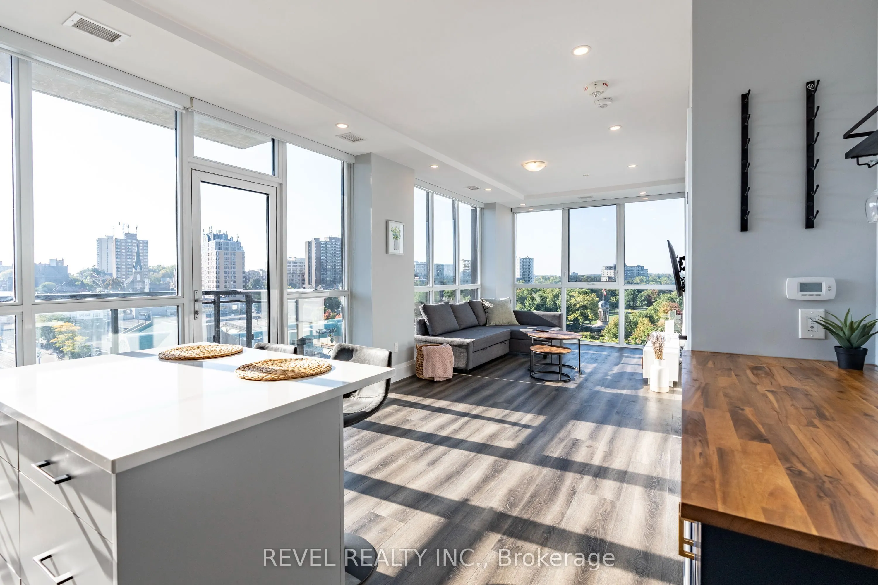 60 Charles Street W, #5
